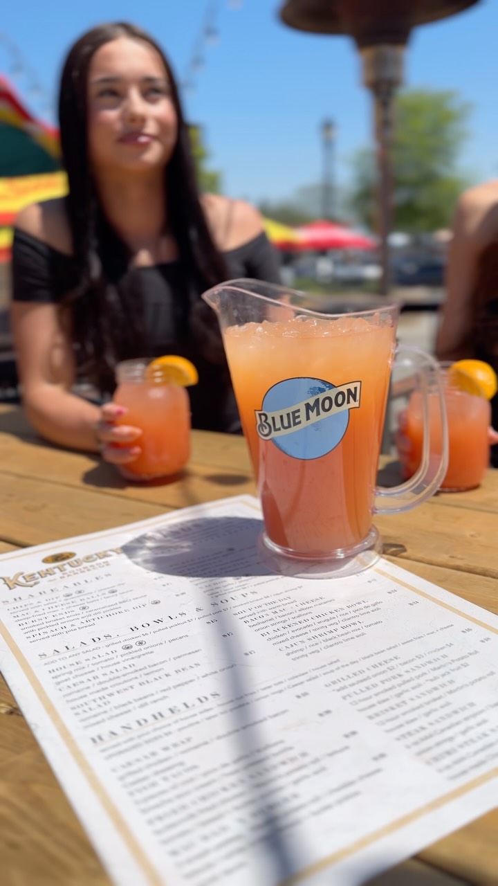 Soak up the sun and enjoy the patio while you can! ☀️
And be sure to grab a $5 glass of sangria or share a $16 pitcher with friends 🧡
PLUS
$2 beer 🍻
$5 @solbeercanada 🍺
$5 tequila
