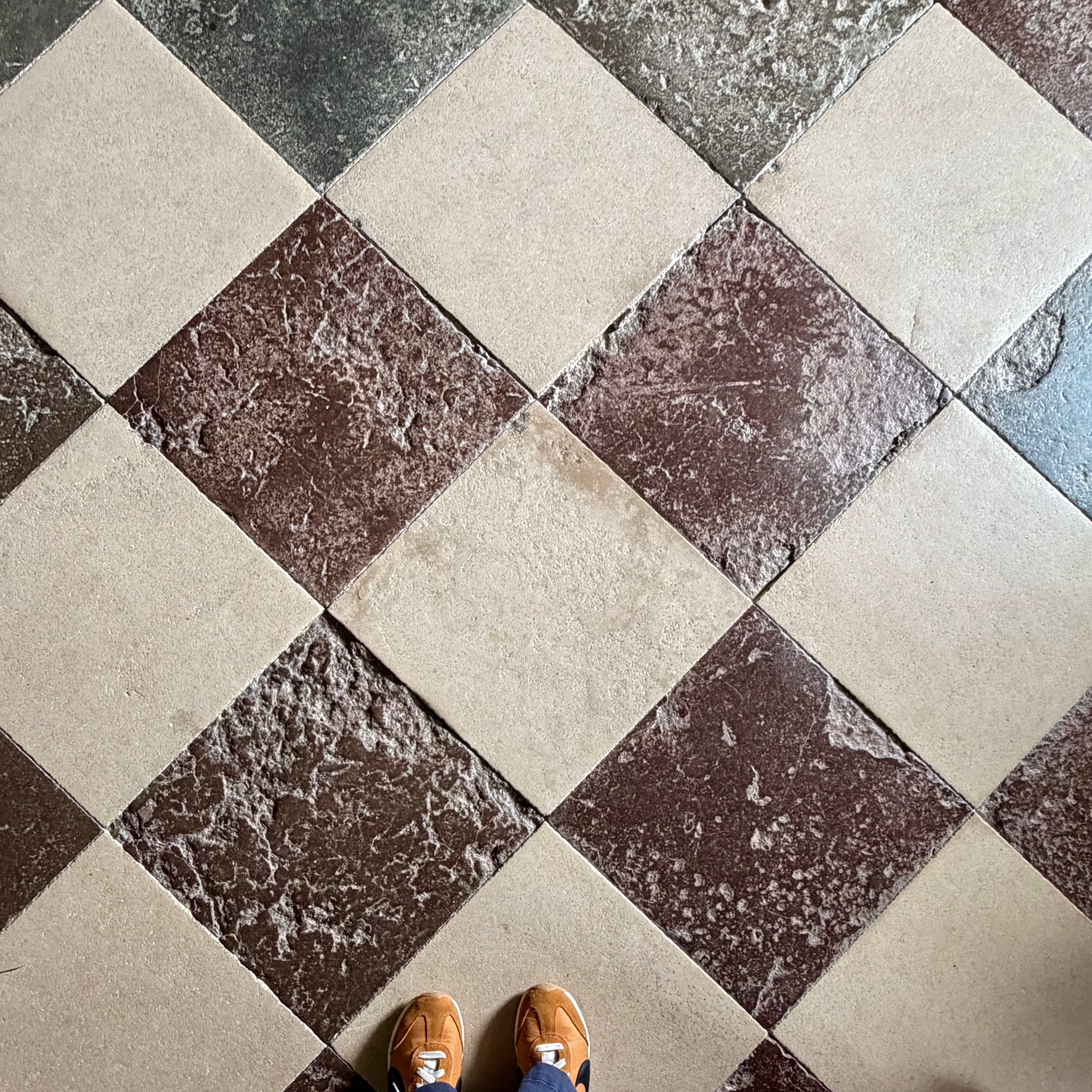 I’m not clumsy. I’m always looking were I’m walking…….just not what I’m walking into sometimes 🤦🏼♀️😂
#historicinteriors #perioddetails #cornerwise #saltramhouse #nationaltrustsouthwest