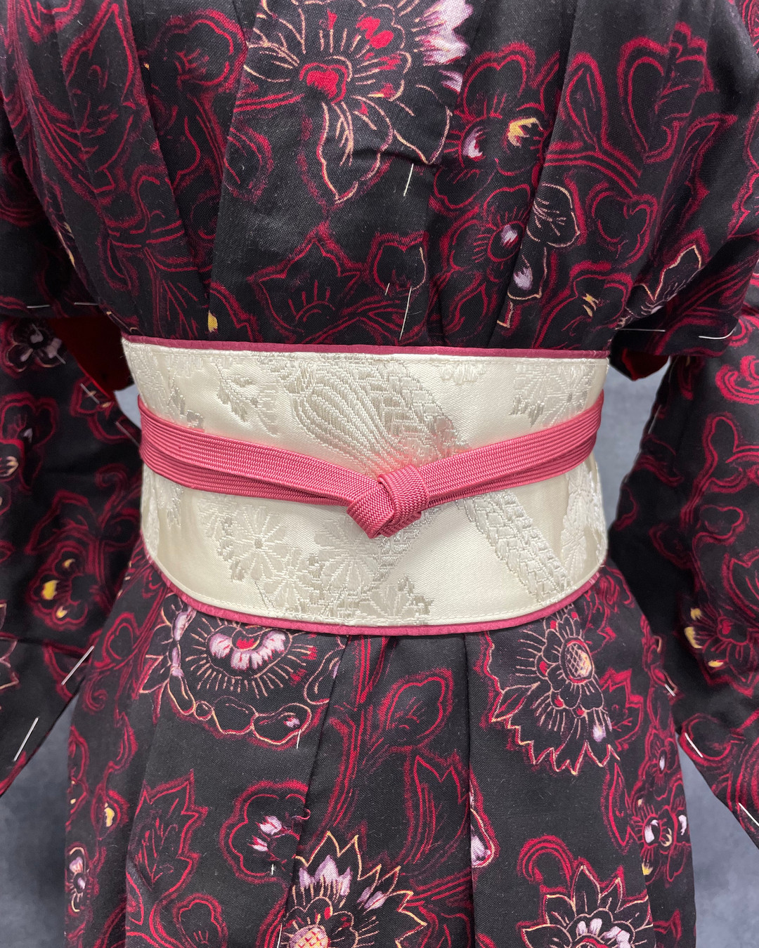 Handmade belts that give a kimono its quiet, precise finish - crafted details that add structure and personality to every outfit. Browse our Handmade belts collection and style your rental with care.