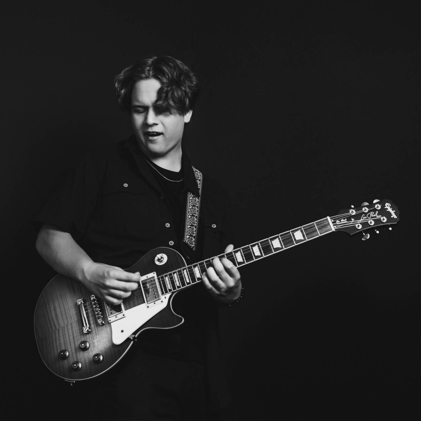 Some faces just belong in black and white. Some sessions don’t need trends, they need timeless.
Bringing out that rock and roll presence took the right light, the right angles, and knowing exactly when to let a single look carry the whole frame. Iconic doesn’t happen by accident.
Grateful for the collaboration, Will!
Musicians and performers need the kind of imagery that makes you magnetic and unforgettable.
#musicianphotography #victoriabcphotographer #bcphotographer #victoriabc #personalbrandphotography