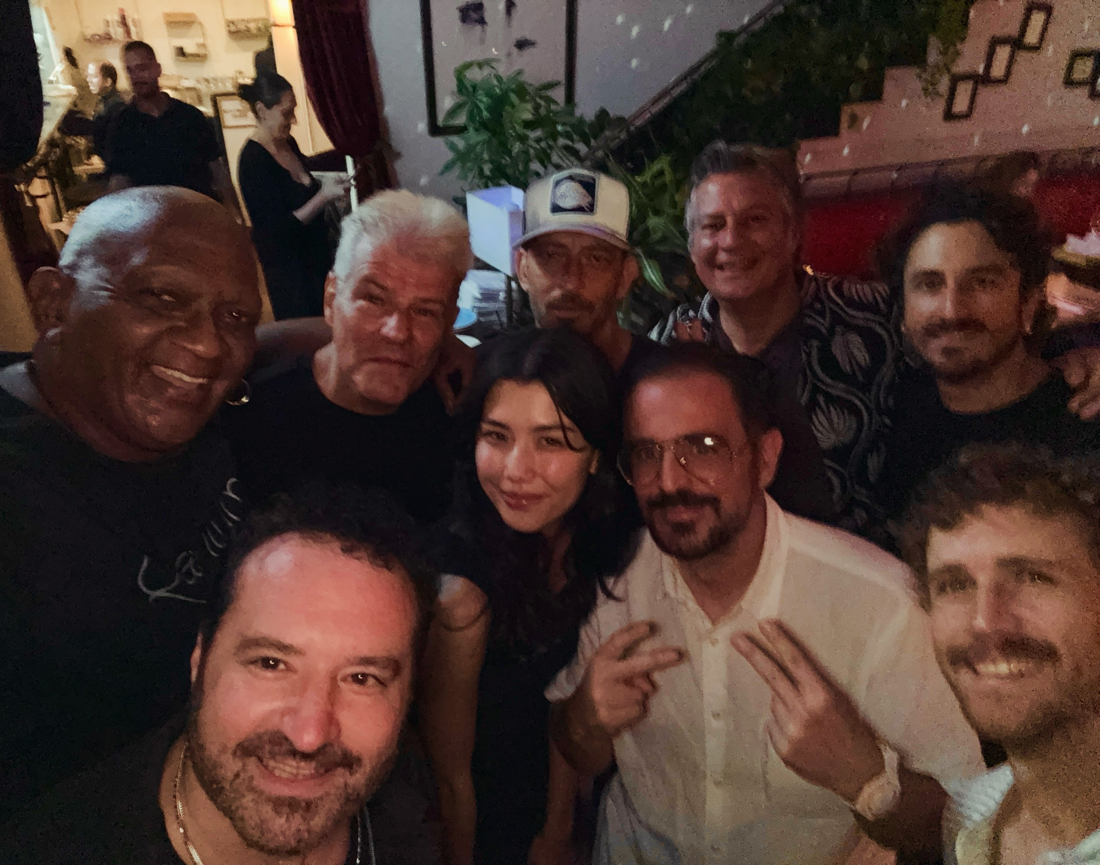 The motley crew at @labohemeweho after “Alex & Friends” with Maestro @aajmusic Featuring @lenaalessandroni tonight and vocals @e.tancredi on drums @rafaelmoreiraofficial on guitar and newcomer to the group @franciscofattoruso on Bass (amazing)and our old friend the incredible new guitar legend of #smoothjazz @tonypguitar just for the hang! And visiting from @italy Maestro @bengi_benati_ridillo FamigliaDiMusicisti #alexandfriends #musicians #singers