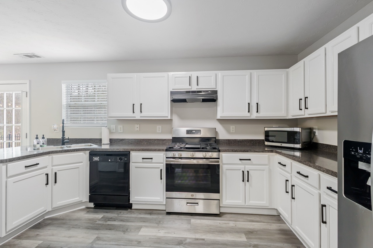 🍽️ A KITCHEN READY FOR EVERYDAY LIVING
Take another look inside 59 Belmont Park Drive in Newnan, offered at $294,500.
The bright kitchen features white cabinetry, solid-surface countertops, stainless-steel appliances, pantry storage and an open breakfast area, creating a clean and functional space for everything from morning coffee to entertaining.
Continue into the spacious main living area and you'll find plenty of room to create a comfortable gathering space, along with a fireplace that adds another inviting feature to the home.
And with updates including flooring, paint, appliances and lighting, much of the work has already been done.
🏡 59 Belmont Park Dr | Newnan, GA 30263
💰 $294,500
🛏️ 3 Bedrooms
🛁 2.5 Bathrooms
📐 1,768 Sq. Ft.
Want to take a closer look?
📞 Aimee McBrier — 404-606-7337
📧 aimeemcbrier@gmail.com
🌳 Real Estate With Roots
#NewnanRealEstate #NewnanGA #KitchenInspiration #HomeForSale #CowetaCountyRealEstate #GeorgiaHomes #MoveInReady #AimeeMcBrierRealty #RealEstateWithRoots