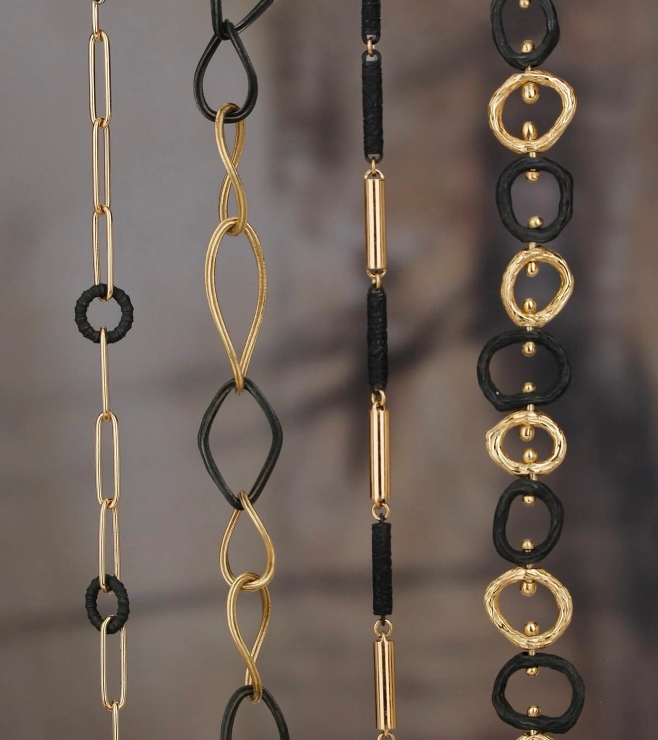 Next up on the events calendar at Max’s! Join us for @sgmetalsmithing trunk show and restyling event! Shop from Sarah’s collection or bring in your unworn stones and metals and turn them into something new! Now booking appointments! And just a reminder- last year we were completely booked! Give us a call or shoot us a message on our website to set up a time to come chat with Sarah about making some jewelry magic. ✨ Friday October 9th and Saturday October 10th!
#ooak #jotd #lovejewels #trunkshows #stylebymax