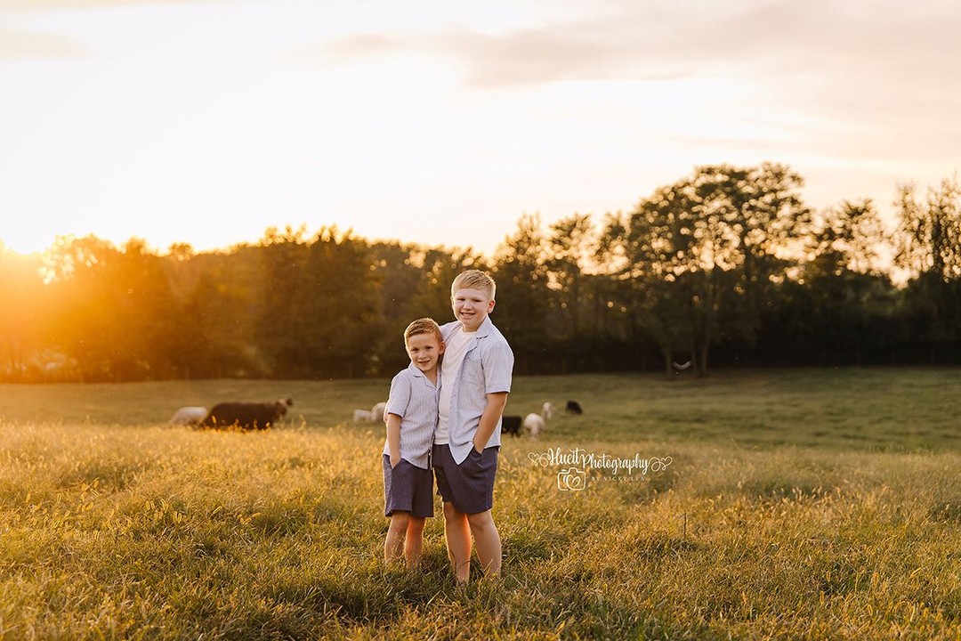 Brothers, golden light, and a childhood full of adventures. Capturing this sweet season just as it is. ✨
Book your family portraits at www.hueitphotography.com