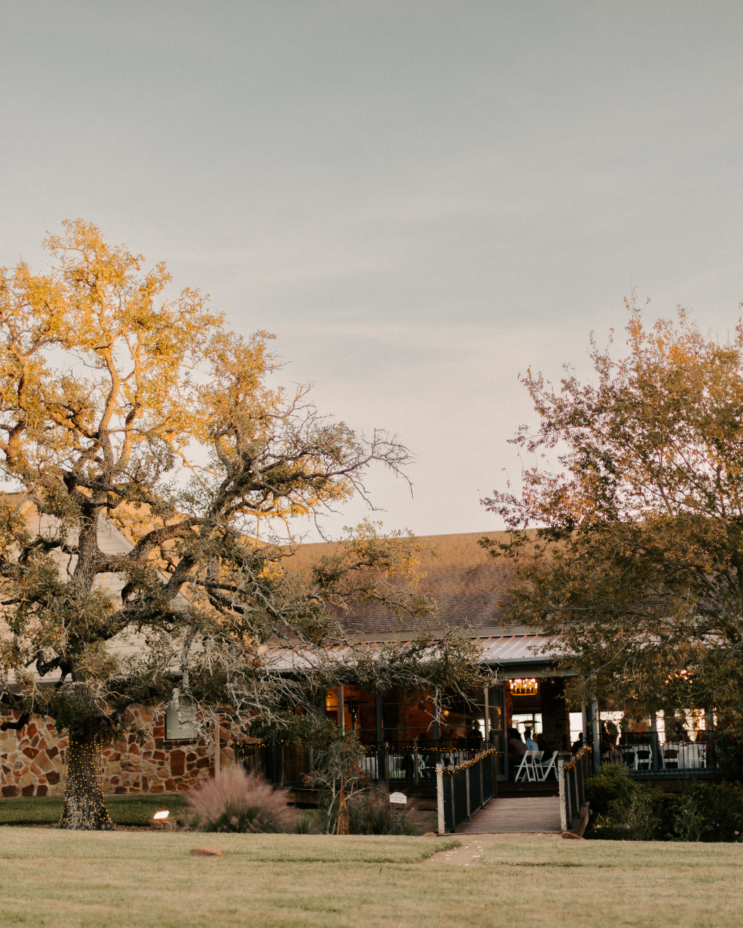 Where timeless meets southern charm 🤍
Experience all of the charm DCC has to offer with a tour from Leah, link in bio | 979.200.9555
#DoubleCreekCrossing #TexasWeddingVenue #CaldwellWeddingVenue #RusticElegance
Double Creek Crossing is a rustic Texas wedding venue where timeless charm meets the beauty of the countryside. From the scenic outdoor ceremony spaces and peaceful surroundings to the thoughtful venue details and comfortable accommodations, every part of DCC is designed to make your wedding weekend feel unforgettable. Whether you’re dreaming of an intimate celebration or a full wedding weekend with family and friends, Double Creek Crossing offers a beautiful setting to bring your vision to life.
