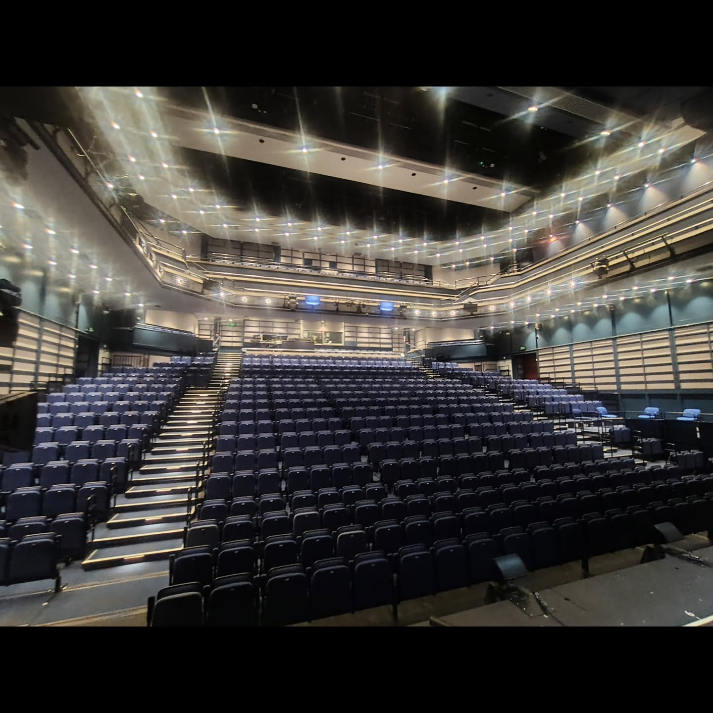 Back to the tour!
@meangirlsmusical this week in Crawley!
We're remote in the storage area backstage this week!