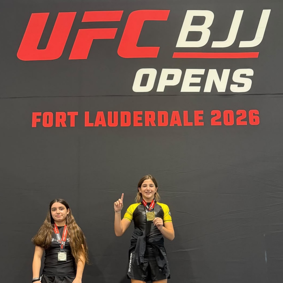 This weekend, we had four of our kids competing at UFC BJJ, and we came home with 3 gold medals. Mayah took first place, JP took first, and Big M also took first. Nicholas won three matches in a very tough division, but unfortunately, he didn’t medal.
I also want to congratulate @ufcbjj_opens UFC BJJ. Our kids, Coach Vitinho, and Professor Diego all told me the event was very well organized. The matches started on time, and it showed respect for the parents, the kids, and everyone competing. I’m happy to see an event that cares about giving students, coaches, and parents a good experience. Because of that, we’re planning to bring more kids to the next event.
I’m very proud of our kids and how much they’ve improved in the short time since we started our competition team at our Boca Raton school. We have 350 kids at our school in Boca Raton, serving families in West Boca and Parkland, Florida, but only 15 are on our competition team. Five more kids are doing tryouts. We chose our team members because they really wanted to compete, not because of their talent or potential.
The team trains four days a week: Monday, Wednesday, Friday, and Saturday. When they get to 14 or 15 years old, we’ll increase their training to five or six days a week. Even though they train less than many kids at competition-focused academies, we’re already seeing the results. I’m very happy with their progress and proud of all of them.
#BocaRaton #WestBoca #WestBocaRaton #ParklandFL #FloridaBJJ
