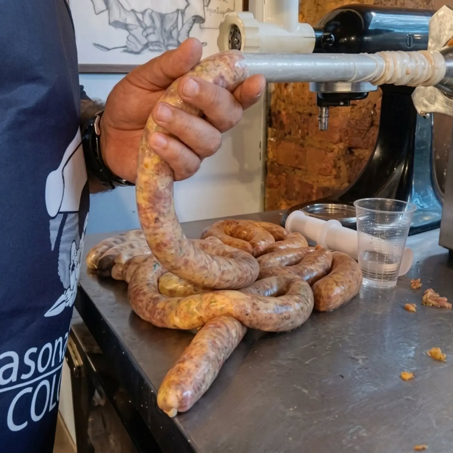 Emprendedores gastronómicos, agradecemos profundamente su apoyo y la confianza que depositan en nosotros para acompañarlos y guiarlos en cada etapa de este hermoso proceso. 💛👩🍳👨🍳
Creemos en sus sueños, en el poder de sus ideas y en la pasión que ponen en cada preparación. Gracias por permitirnos crecer juntos y ser parte de sus historias. ✨🍽️ #EmprendimientoGastronómico #CrecemosJuntos #gastronomíaconpropósito