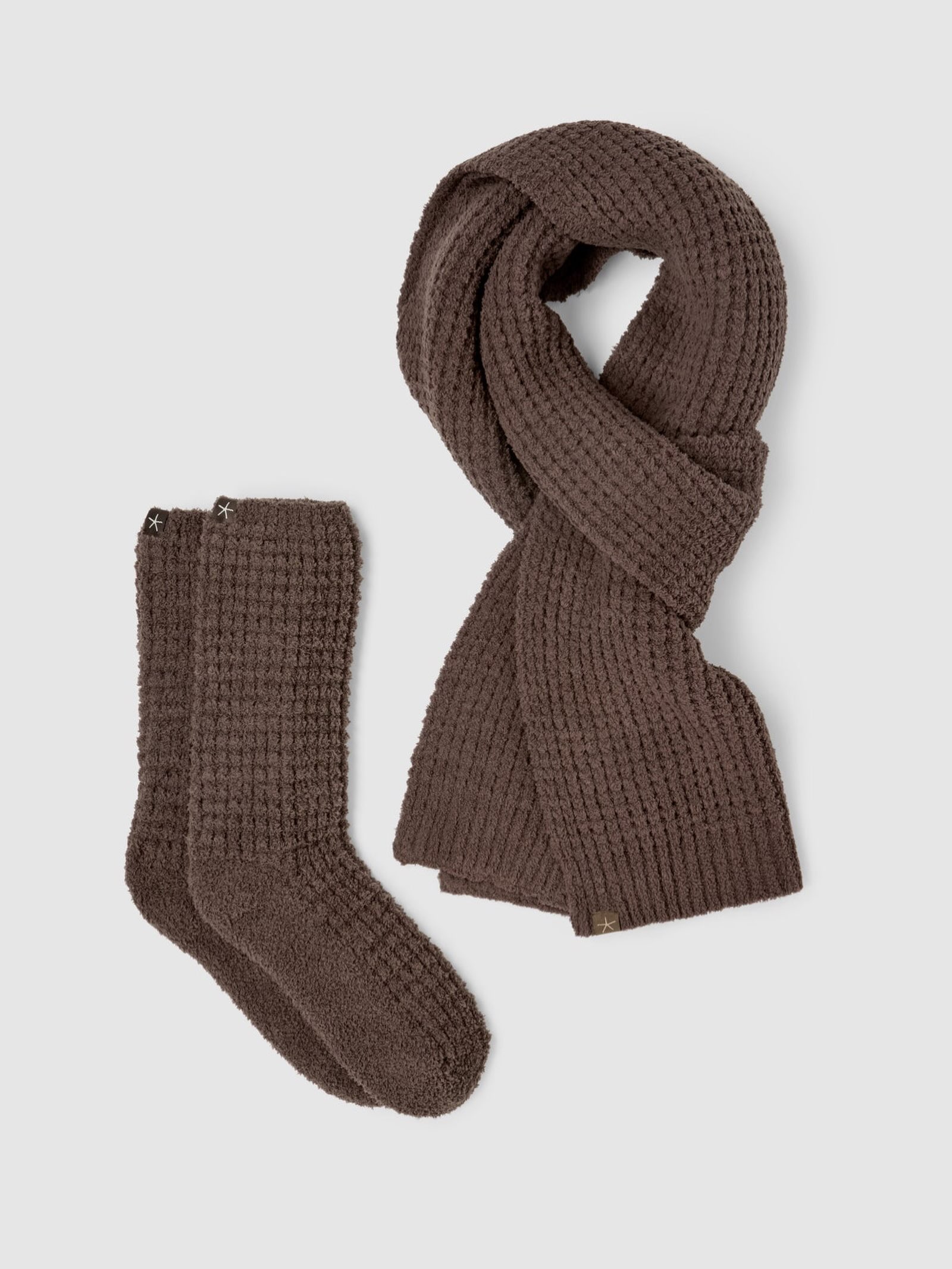 Cozy season, but make it Barefoot Dreams. 🤎 Soft socks + a plush scarf make the perfect cold-weather pairing for gifting or keeping all to yourself.
@barefootdreams | World Trade Division
#BarefootDreams #CozySeason #FallFavorites #GiftIdeas ColdWeatherStyle