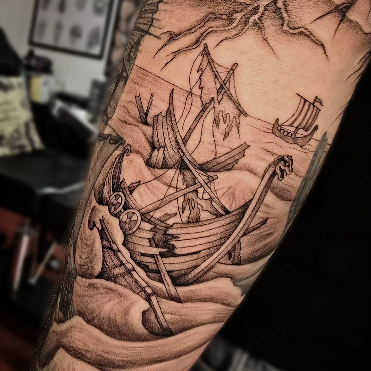 Filled the last gap of this half sleeve with some shipwrecks π
.
.
.
#tattoo #art #viking #norse #jormungandr