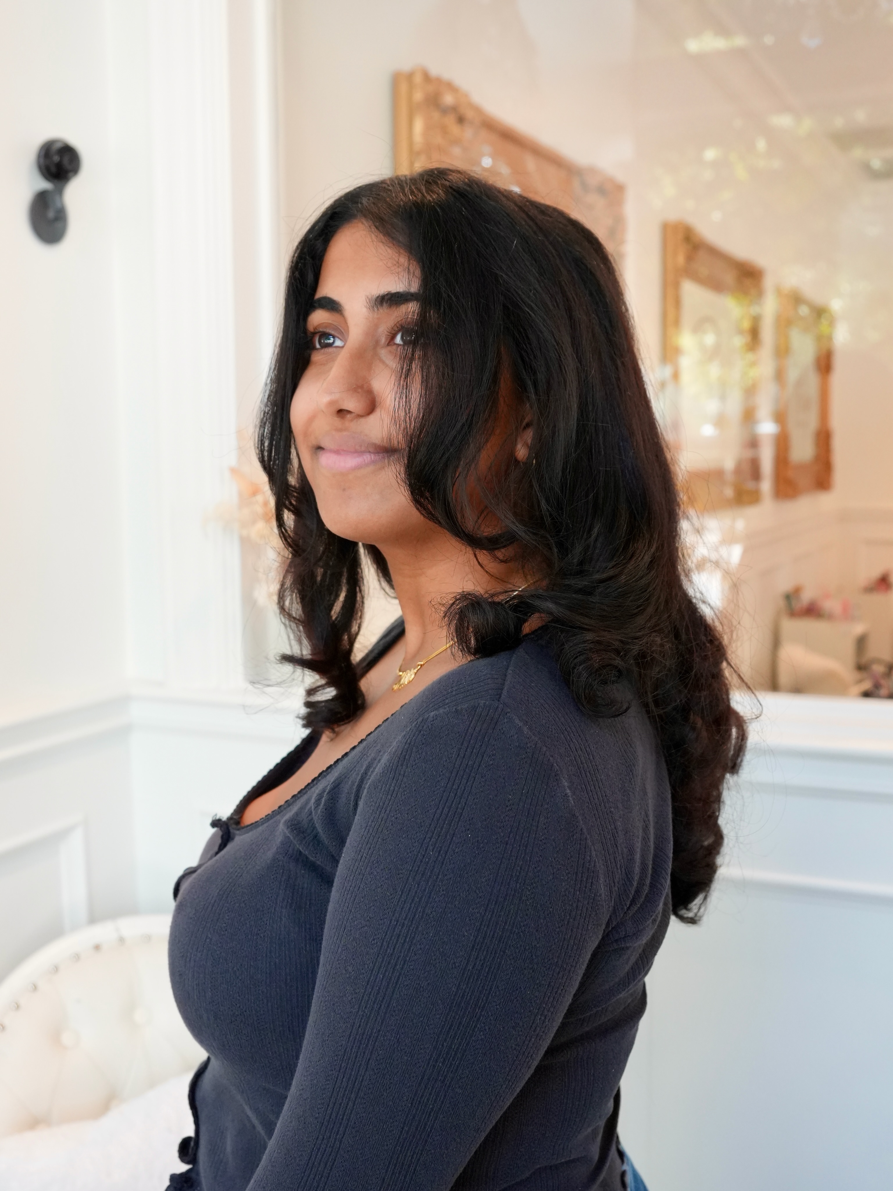When it comes to curly hair, Bailee just gets it!
From the perfect shape to a flawless blowout, she knows exactly how to work with texture, movement, and volume to bring out the best in your hair.
If you’ve been looking for your go-to curly hair stylist in Downtown Vancouver, you may have just found her🤍