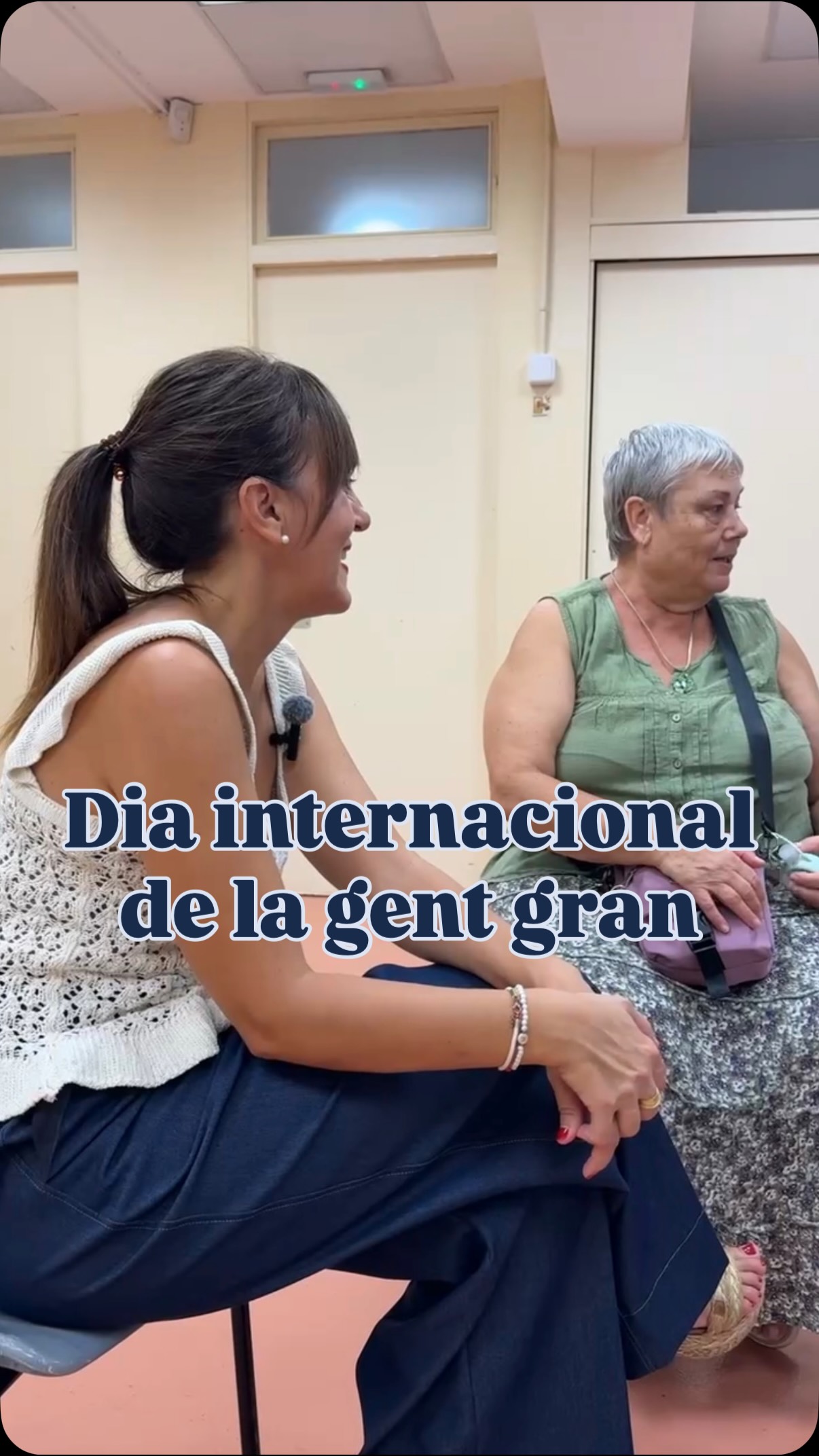 👵🏼 Avui, 1 d’octubre, Dia Internacional de la Gent Gran, posem el focus en una realitat que ens importa: que ningú se senti sol si no vol estar-ho.
🤝 A Mollet, amb el projecte NEXES, acompanyem persones grans que es troben soles o més aïllades i les ajudem a reconnectar amb altres persones, amb activitats i amb el seu entorn.
💬 La Carmen, la Rosa i el Jorge ens expliquen en primera persona què significa per a ells formar part de NEXES i com els ha ajudat a compartir, participar i sentir-se acompanyats.
🏡 Perquè cuidar-nos, estar atents els uns dels altres i fer que tothom se senti part activa de la ciutat també és fer ciutat.
❤️ Avui i cada dia, volem un Mollet on fer-se gran sigui continuar gaudint, participant i compartint.
#Mollet❤️🤍
