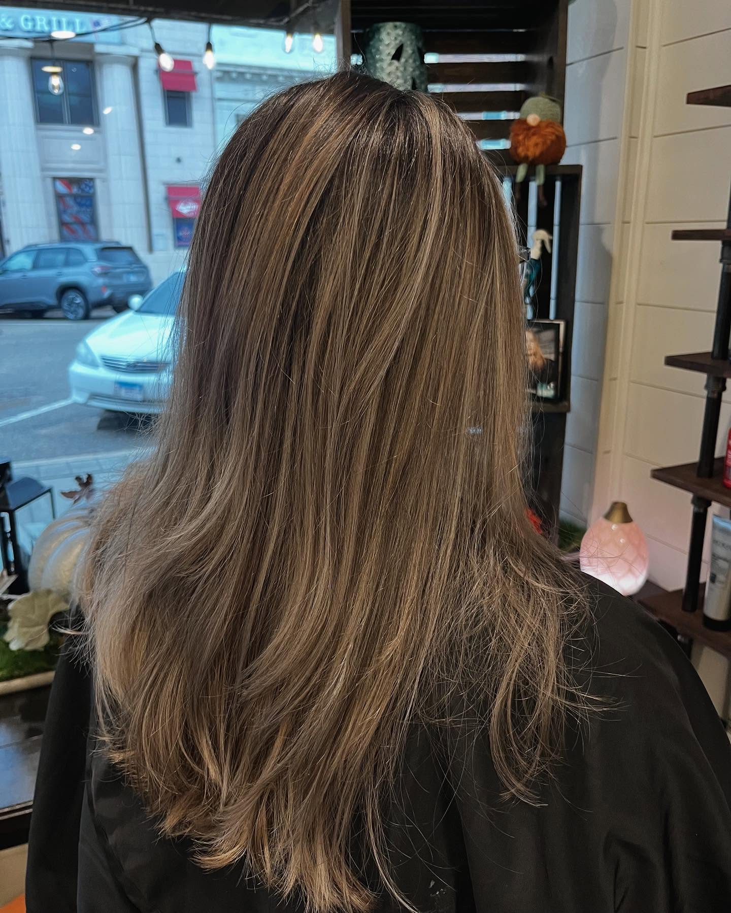 Keeping things cool around here 🩶
#ashybalayage #fallhair #hairinspo #redkenpro #lorealpro