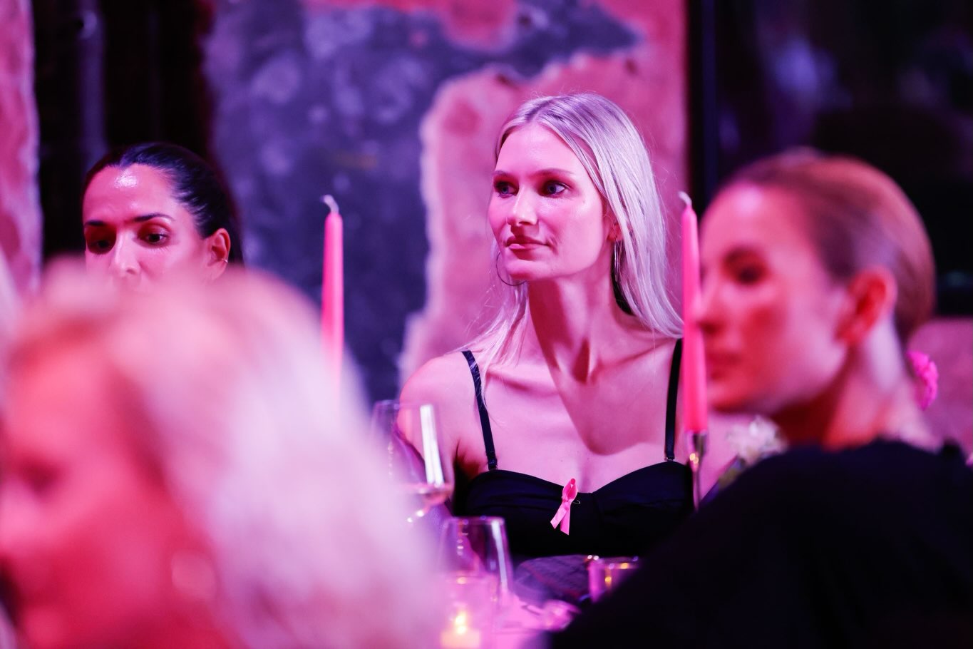 Gemeinsam Stärker – Weitere Eindrücke von der One In Eight Gala Night ✨🎀
Credit: Isa Foltin
#FRAUEN100 #OneInEight #GalaNight #Brustkrebsmonat #StrongerTogether