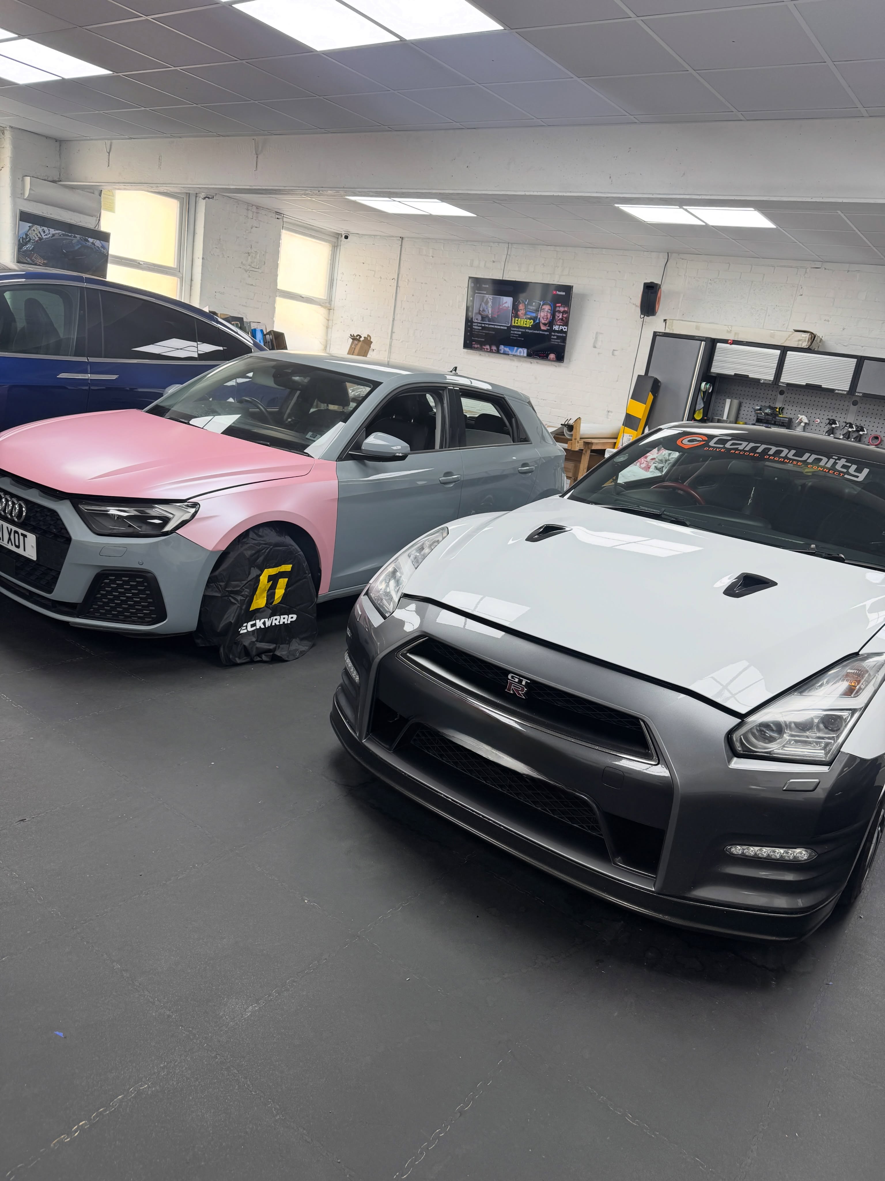 Love to see that pink on the gtr 🤪🤪 @rsxcel #gtr #audi #pink #white #vinylwrap