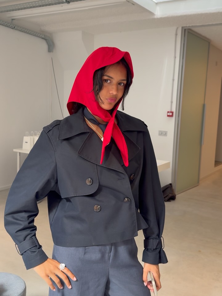 Spotted! @ymanishea wearing our waterproof Margot in Red ❤️
The model comes with an adjustable closure.
Photo: @lily_steinberg_
Model: @loekievink
Shop now on atelier-cappa.com ❤️