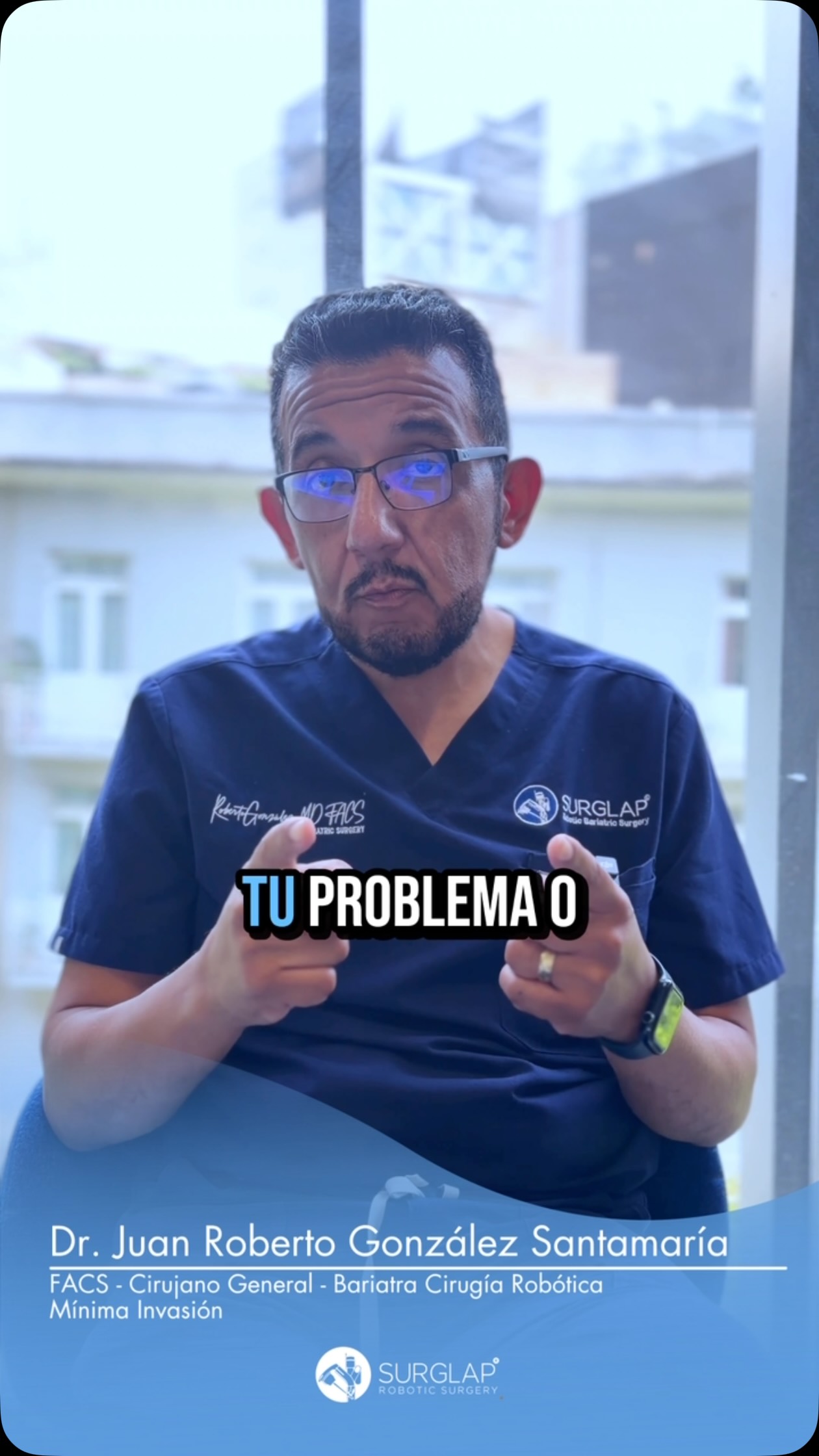 Cirugía robótica vs. cirugía laparoscópica: ¿cuál elegir?
Ambas son técnicas quirúrgicas que permiten realizar procedimientos mediante accesos pequeños, pero tienen diferencias importantes en la forma en que trabaja el cirujano.
La cirugía laparoscópica utiliza una visión en dos dimensiones y es una herramienta ampliamente utilizada en distintos procedimientos. Por su parte, el sistema quirúrgico Da Vinci ofrece visión tridimensional y mayor libertad de movimiento de los instrumentos, lo que puede facilitar maniobras más precisas en casos seleccionados.
La elección entre una técnica y otra depende del tipo de cirugía, las características del paciente y la valoración del cirujano.
📍 Pachuca / CDMX
#cirugiarobotica #cirugialaparoscopica #cirugia #sistemadavinci #pachuca