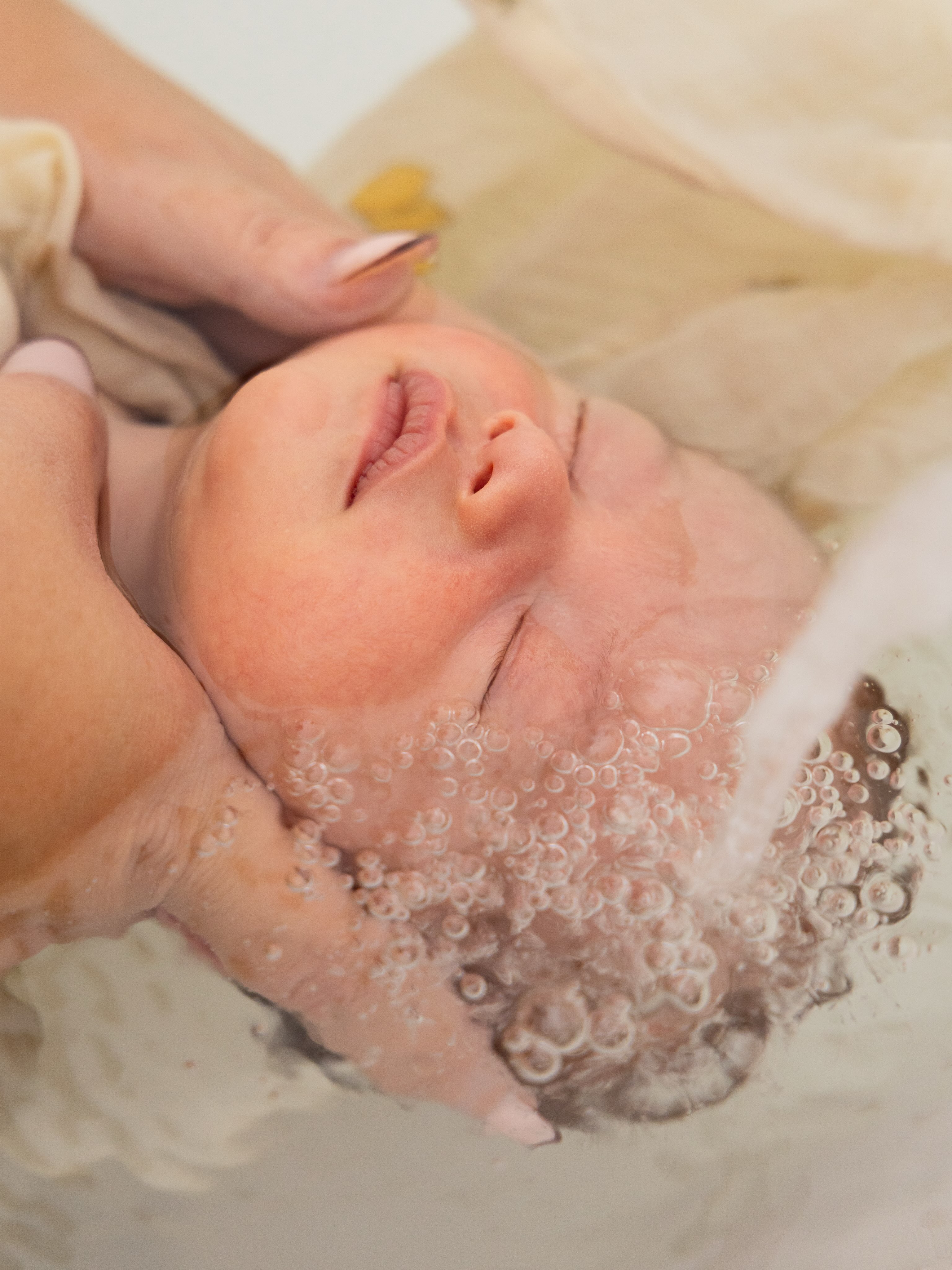 Bercé par les souvenirs du ventre maternel
Mathilde Gauthier, infirmière
Accompagnement périnatal
📍Haute-Savoie
www.monpremierbattement.com
📷 @oxiane.photographie
————————————————————————————
#therapeutiquebainbebe #baindesonia #maternite #thalassobainbebe #hautesavoie