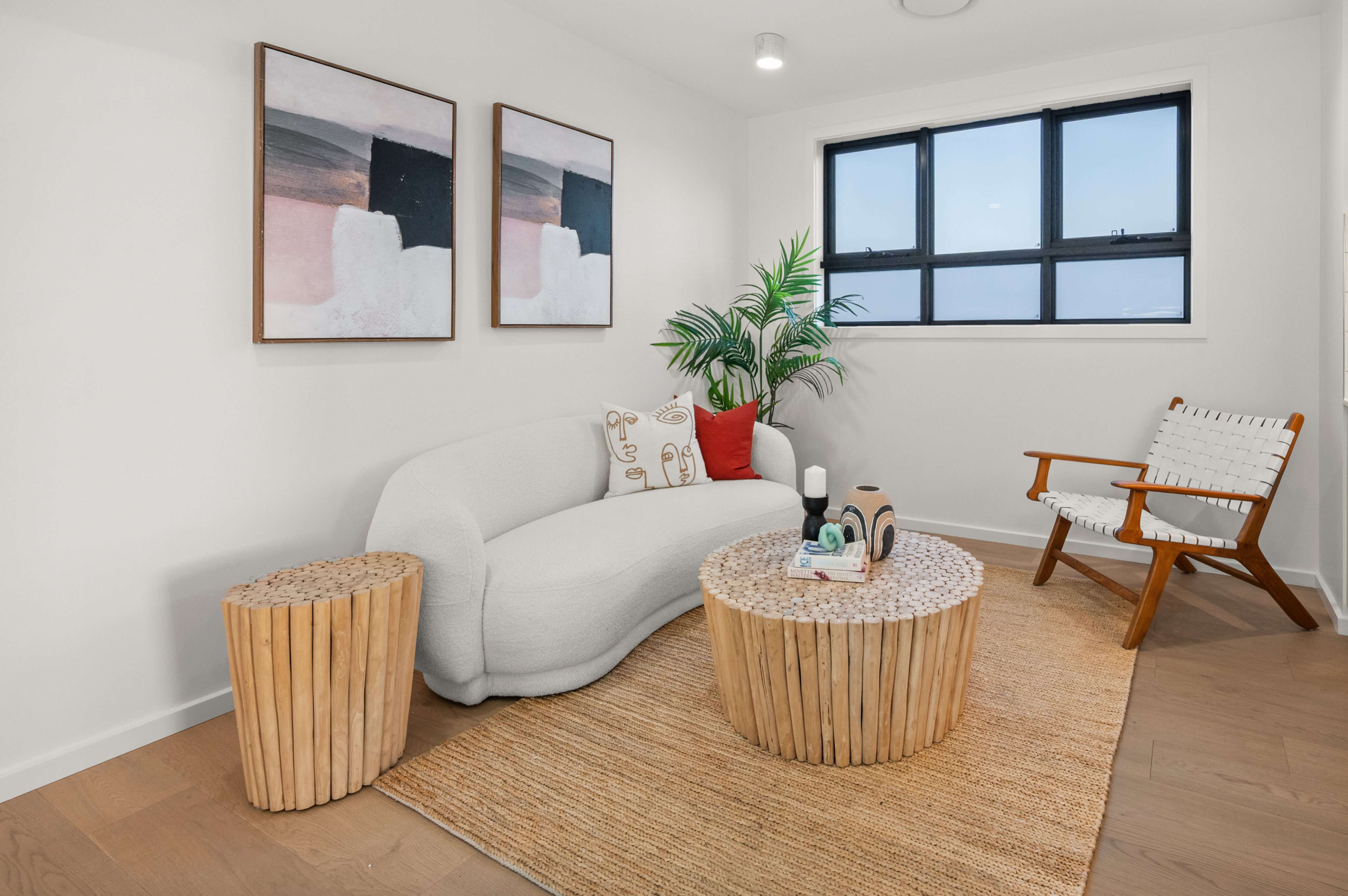 Staging a two-level property hits different. 😅
Everything has to go upstairs — furniture, décor, artwork, accessories… and yes, sometimes it takes twice the time and twice the effort.
It’s a lot of work behind the scenes, but seeing it all come together makes every trip up those stairs worth it. 🤎