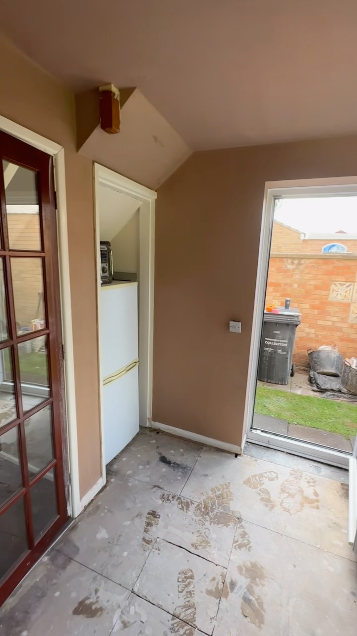 Fresh skim for this kitchen refurbishment 👌
Ceiling boarded, walls prepped and the full room skimmed out for Luke Welstead Construction Ltd
All ready for the new kitchen and second fix 🔨