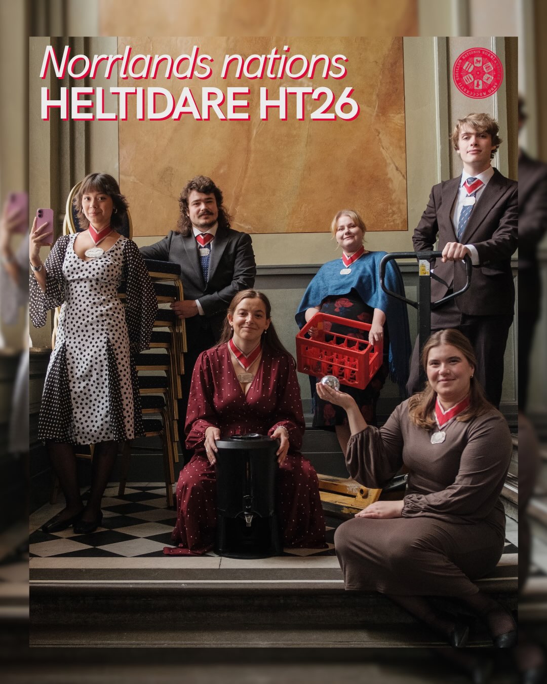HELTIDARNA HT26 - Norrlands nation presenterar stolt kuratel, PR-förman och klubbverk för höstterminen 2026!
___
FULLTIMERS HT26 - Norrlands Nation is proud to present its curators, PR-förman, and club workers for the fall semester of 2026!
Förste kurator (1Q) - Martina Magnusson
Ansvarar för representation, administration samt funktionärs- och medlemsfrågor.
1q@nn.se / 018-65 70 71
Andre kurator (2Q) - Signe Fjellström
Ansvarar för uthyrningar, lokalbokningar, ekonomi och ledning av klubbverket.
2q@nn.se / 018-65 70 72
PR-förman (PR) - Alec Isabel Pettersson
Ansvarar för nationens marknadsföring, sociala medier, kommunikation, grafiska design och affischering.
prforman@nn.se / 018-65 70 77
Klubbchef (KC) - Anna Karlsson
Ansvarar för anställning av klubbpersonal, teknik, lönefrågor samt driften av nationens klubbverksamhet på uthyrningar, klubbar och släpp.
kc@nn.se / 018-65 70 73
Gillevärdinna (GV) - Kasper Nordangård
Ansvarar för kock- och serveringspersonal samt driften av nationens gasker och uthyrningar.
gv@nn.se / 018-65 70 74
Barmästare (BM) - Clara Karlsson
Ansvarar för anställning av bartenders, dryckesinköp samt driften av nationens barer på uthyrningar, klubbar och släpp.
bm@nn.se / 018-65 70 75
Pubmästare (PM) - Jonatan Andersen
Ansvarar för anställning av pubpersonal, dryckesinköp och driften av Orvars krog.
pm@nn.se / 018-65 70 76
Cafémästare (CM) - Victoria Lindh
Ansvarar för matinköp, driften av Majs Café samt anställer cafépersonal.
cm@nn.se / 018-65 70 78
HELTIDARNA HT26