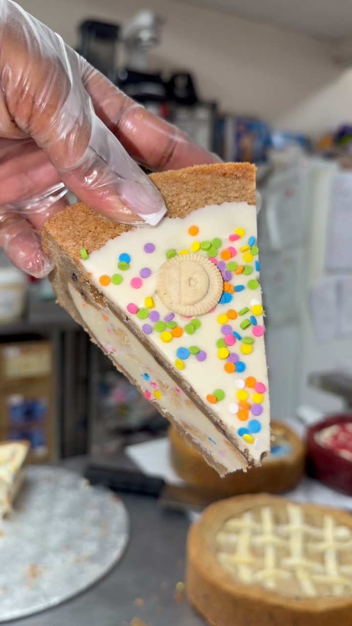 We are still on CLOUD 9 ☁️🤩 thank you guys for all the support and love! 💖🍪
-
📍Square One October 8-11 🍪💘
-
#torontobakery #cookiepie #cakeyourway