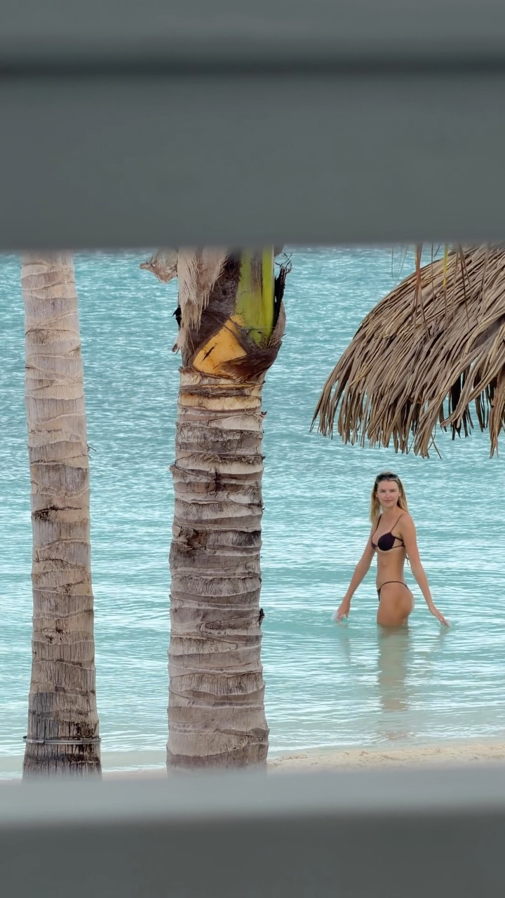 Can’t get out of the water at Baymahni 🇧🇸