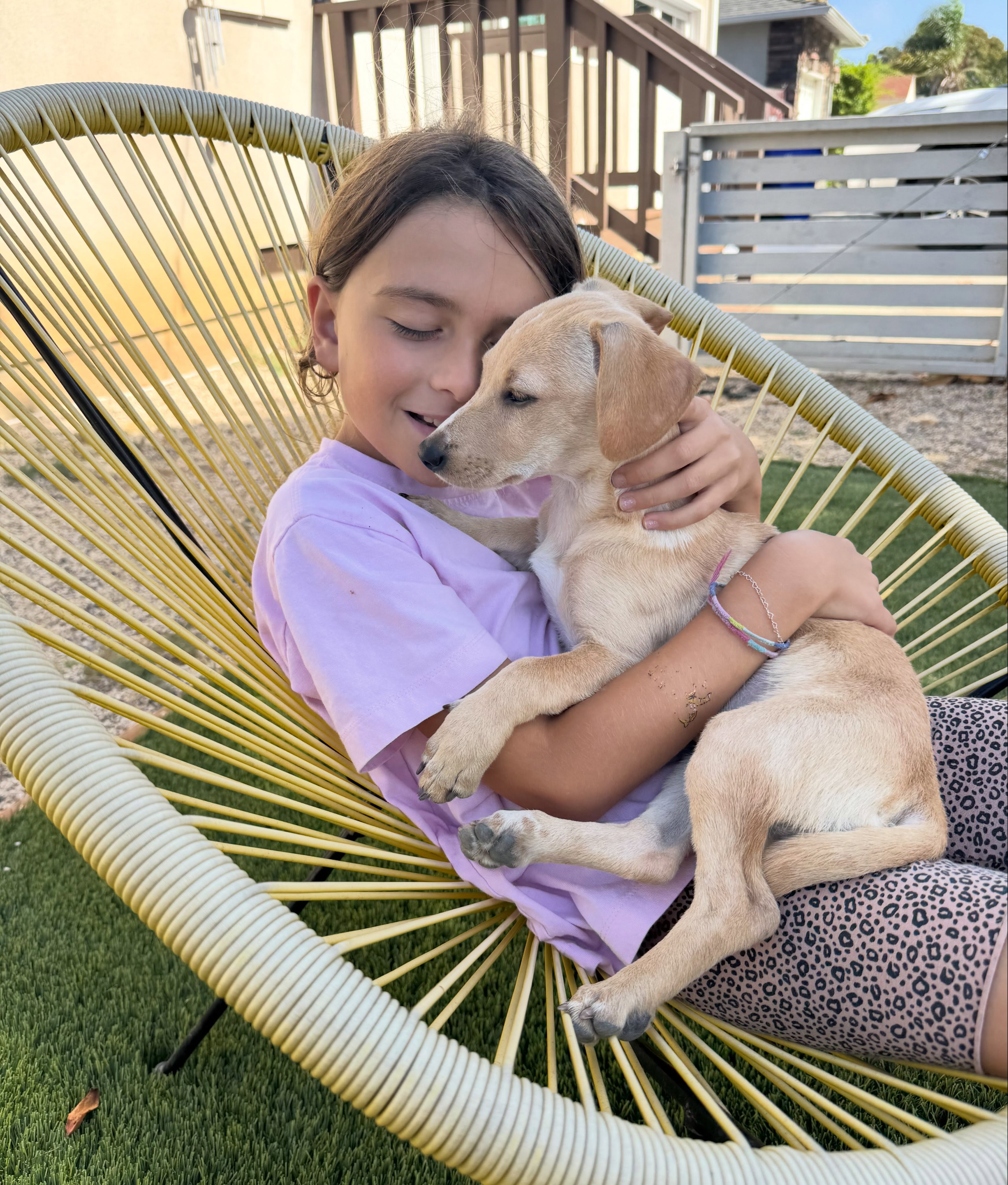 When you adopt a rescue pup and fall madly in love with her π
So happy for sweet little Junia & her new family. The best kind of Happily Ever After... β¨β¨β¨
#savelifeadoptarescuepup #rescuedog #adoptionrocks #puppylove #almarescue