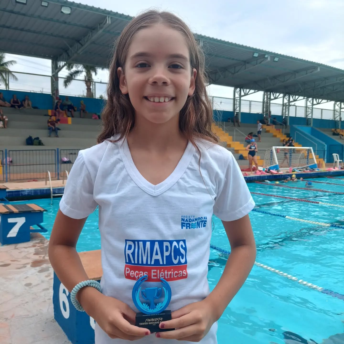 Mirela Dias, participou da final do Troféu Gustavo Borges de Natação e tem o apoio da Rima.
Só quem apoia sente a importância de uma conquista. 🏊♂️💙
Cada criança que entra na piscina, aprende, evolui e supera seus desafios, carrega consigo uma história de dedicação e oportunidades.
E quem apoia faz parte dessa conquista.
Apoiar uma criança é acreditar no futuro!