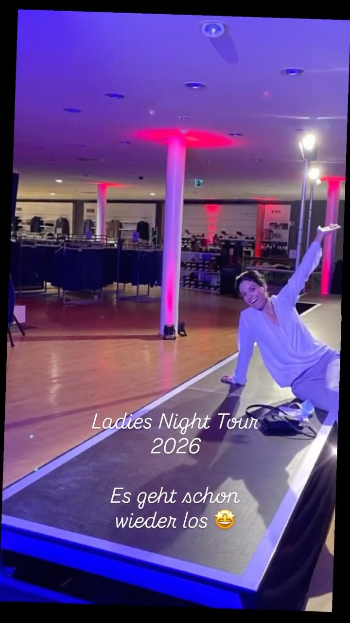 Die ZINSER Ladies Night Tour startet wieder und ich freue mich riesig auf die kommenden Abende: Mode, tolle Looks, wunderbare Begegnungen und natürlich ganz viel gute Stimmung. 💃✨
Bald heißt es wieder: Bühne frei für die Ladies Night 2026❤️
#LadiesNight #Zinser #Modenschau #Moderation #AgnesZimmermann