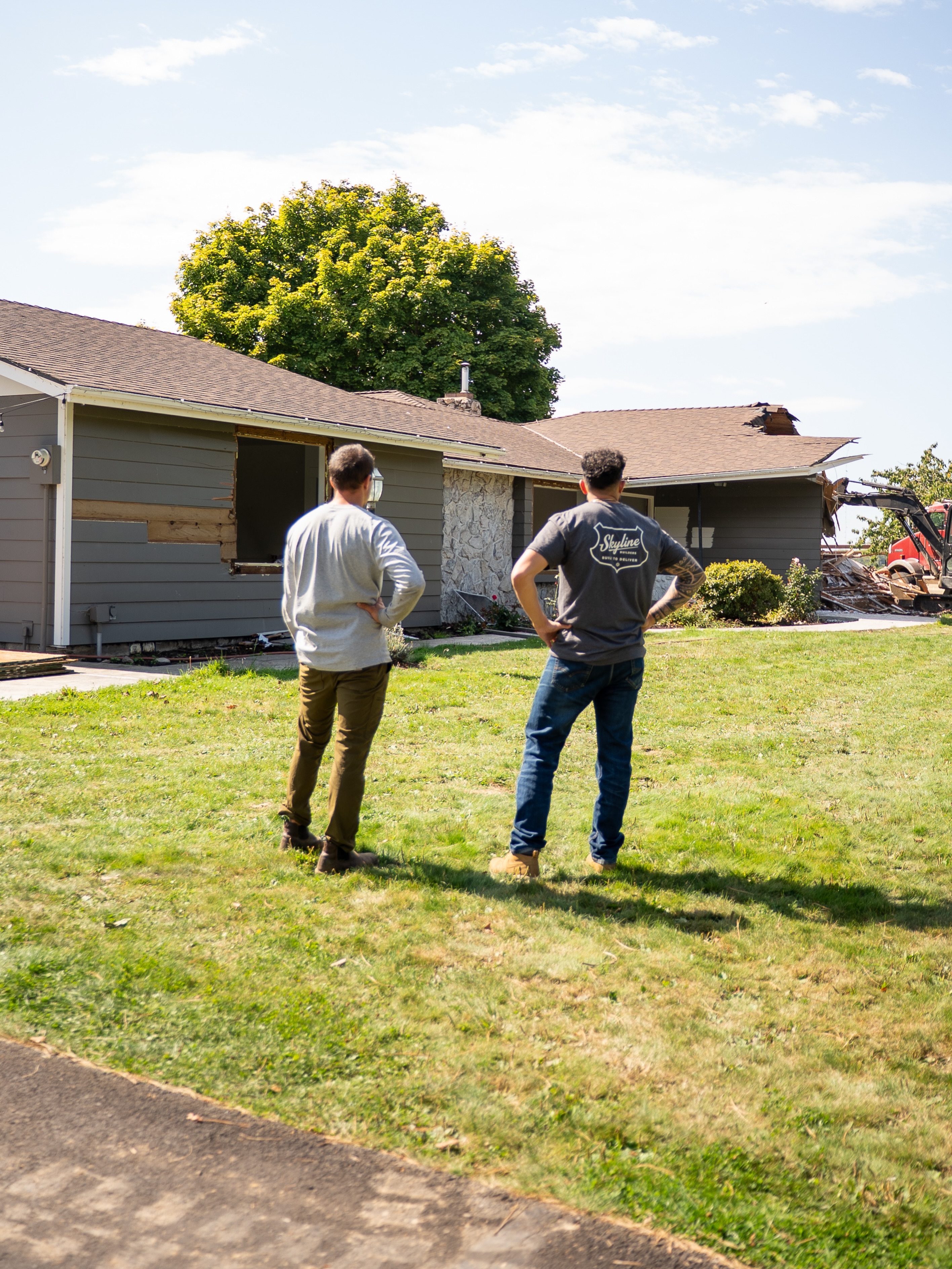 Our clients restarting from the ground up🔨
They love the property but need something new…
We’re currently demoing the home⛰️
It’s only the beginning here in Brownsville, OR📸
-
#customhome #homebuilder #realestate #oregonhomes #construction