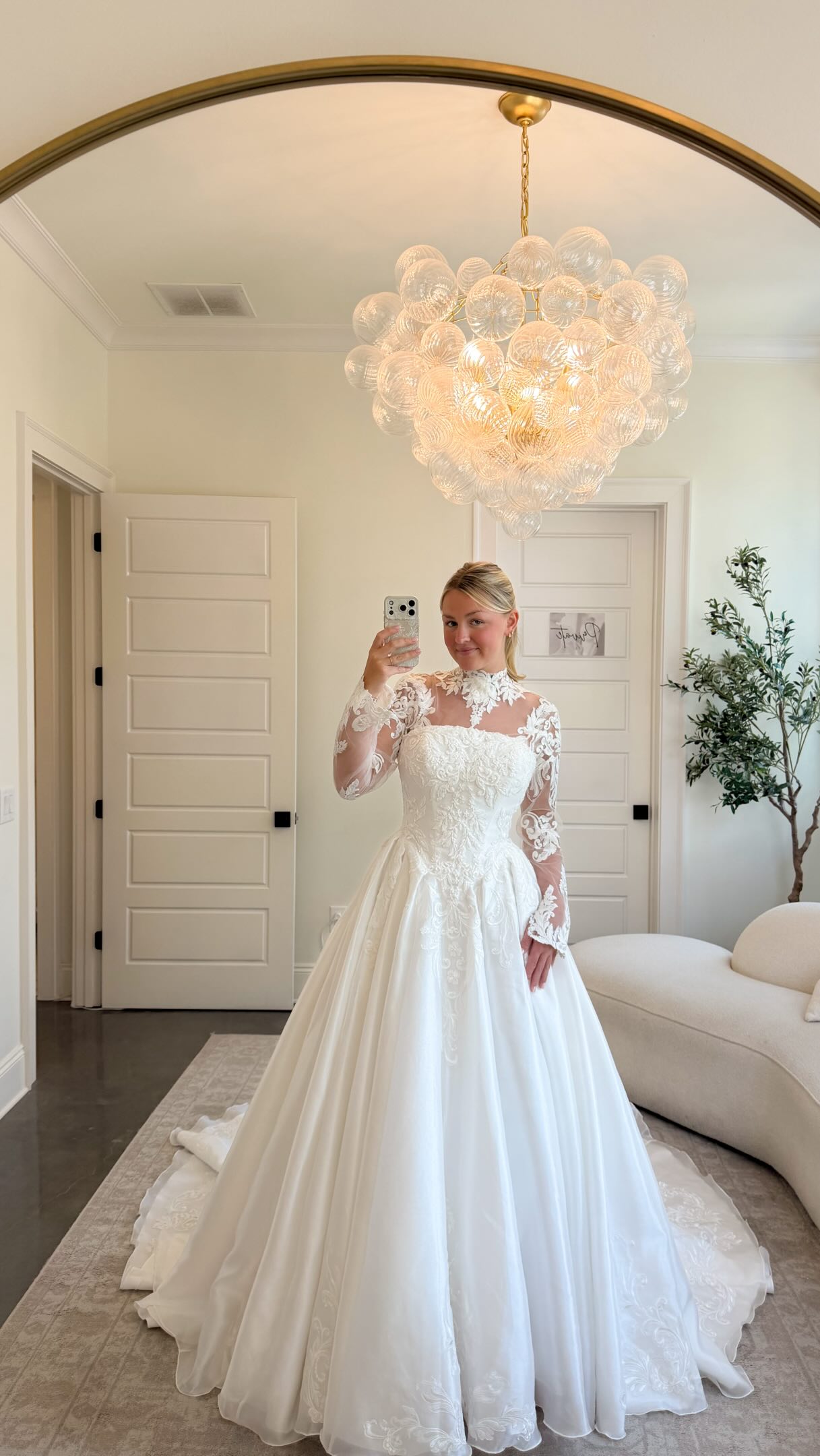 Two looks. One VERY good dress.🤍
The basque waist. The embellished lace. The detachable jacket. Romantic with just the right amount of drama.
Which way are you wearing it? @senoiabridal
#SenoiaBridal #GeorgiaBride #AtlantaBride #WeddingDress #BridalFashion