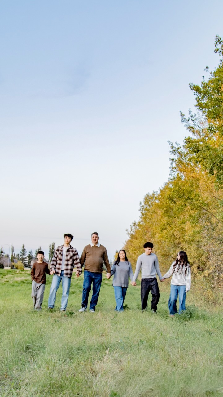 One of the greatest gifts of being a photographer is having a front-row seat to families growing up. Three years of capturing this crew, and they just keep getting better. So much love, plenty of personality, and never a boring moment!
We nailed another round of “these are WAY better than school photos”…and gave them some pretty great contenders for this year’s Christmas card. 🤍
#ElevatedDigitalAndPhotography #StAlbertPhotographer #SturgeonCountyPhotographer #FamilyPhotography #MoreThanSchoolPhotos