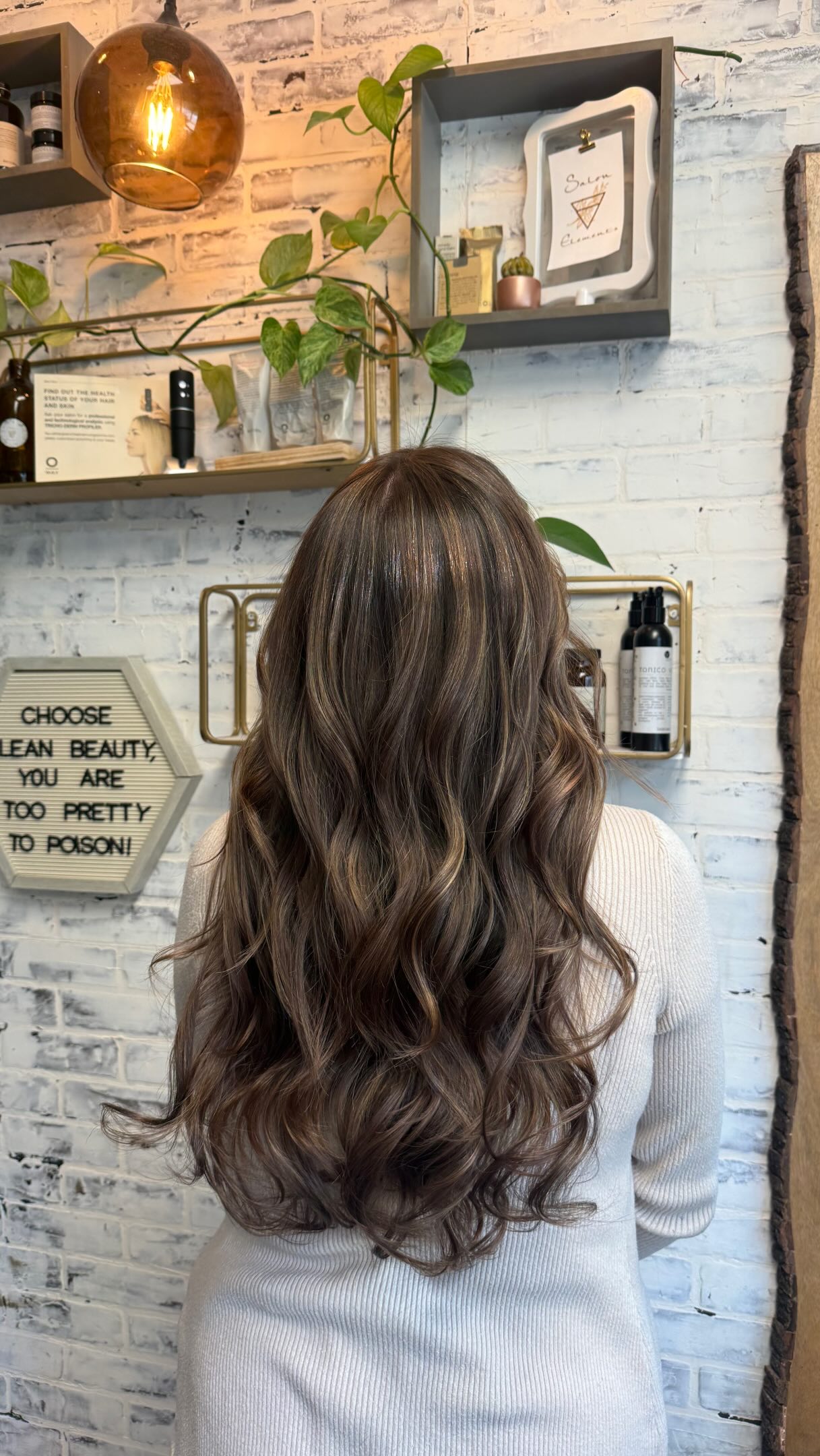 Soft dimension, seamless blend 🤎✨
Babylights are the perfect way to brighten a brunette while keeping it natural, rich, and low-maintenance. Just enough lightness to make those layers pop without losing that beautiful brunette depth. 🤎
✨ Soft + dimensional
✨ Natural grow-out
✨ Brightness without going too blonde
#BrunetteBabylights #DimensionalBrunette #BrunetteBalayage #HealthyHair