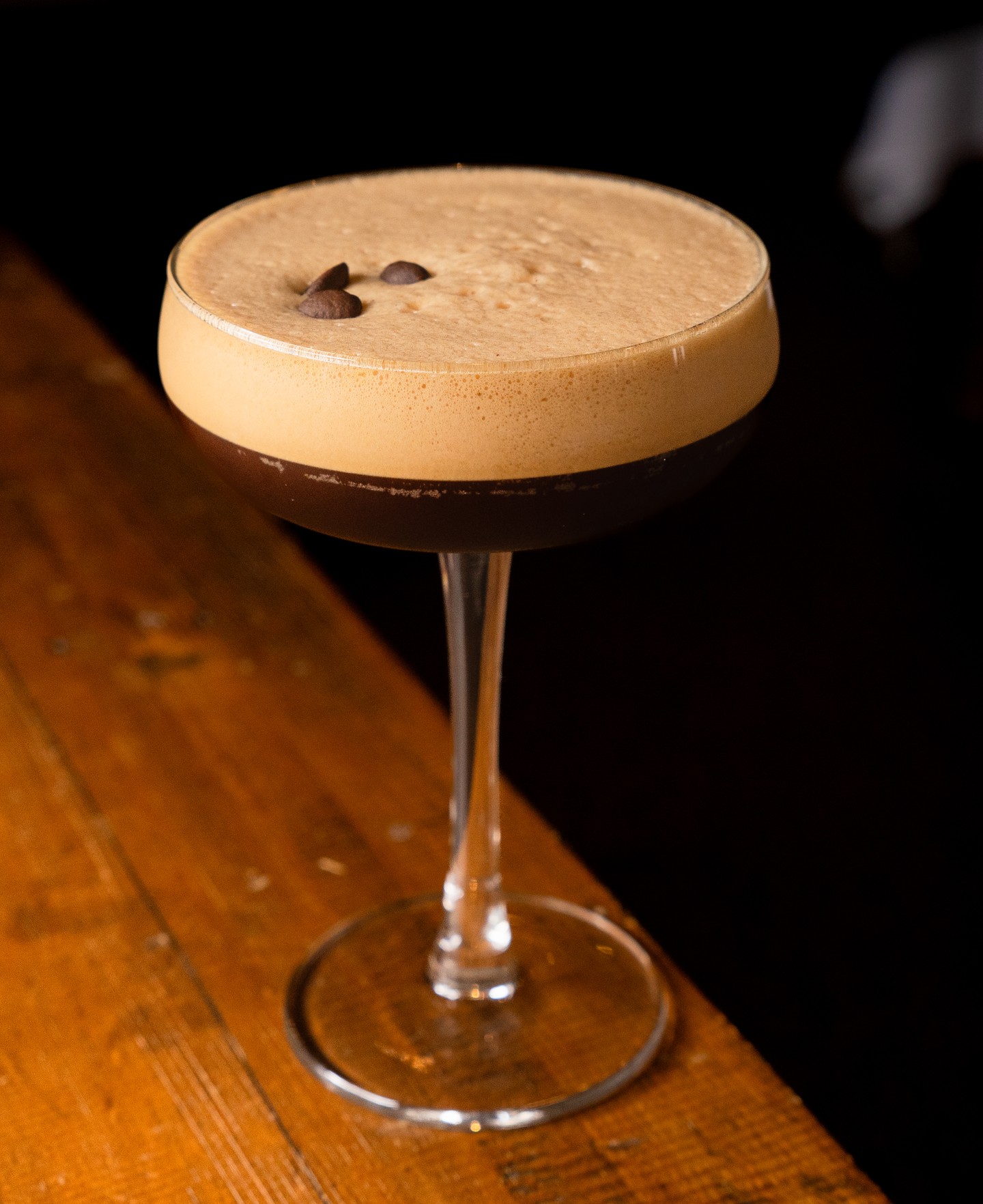 The classic Espresso Martini, the ultimate pick-me-up for any occasion ☕🍸 Be sure to ask the bar staff what’s shaking on our cocktail menu!