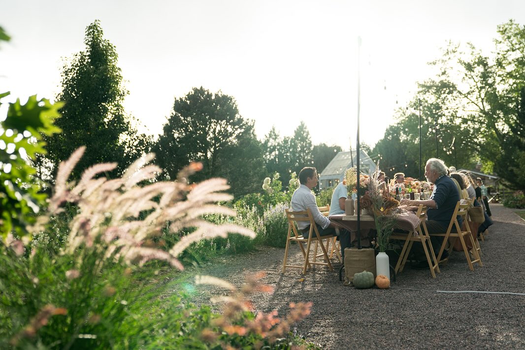 Scenes from our Season Finale Farm Dinner with @cruaghfoodtruck , captured oh-so-beautifully by @shea_kluender_
It was such an honor to spend the evening with two talented creatives, Shea and Brittney, and to have them document the event for us. Shea captured so many sweet moments and beautiful images from that evening. I couldn’t fit them all in one post, so I’ll be following up with another one! Check out our stories for some of the stunning videos Brittney captured. More to come!