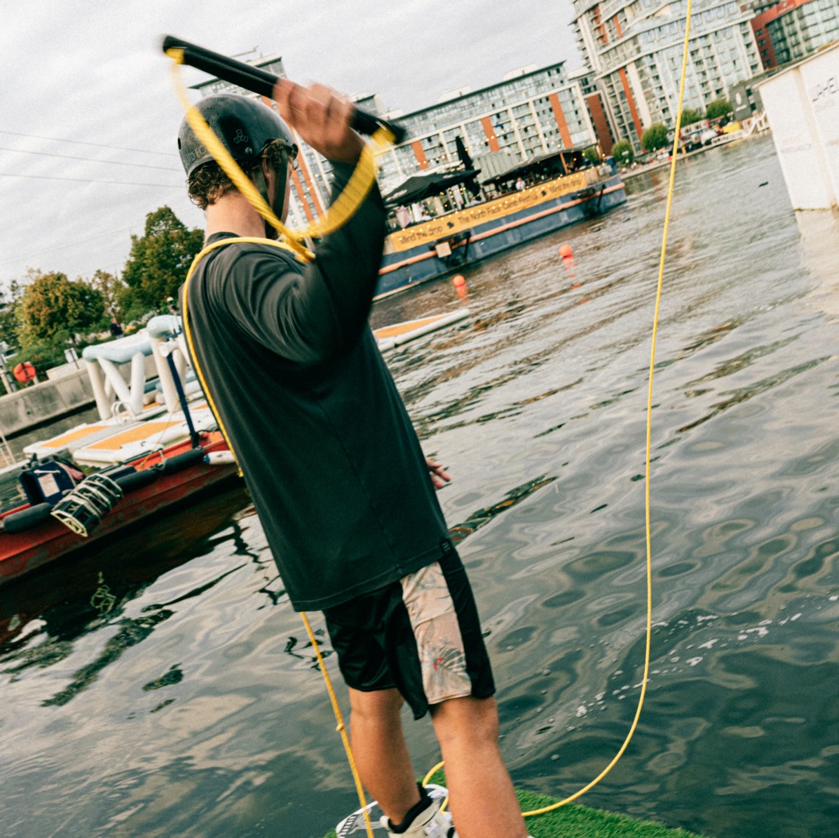 Stunning scenes at INDUSTRY APRÈS. 🌅🌊
Good people, good weather and plenty of time on the water at WakeUp Docklands.
Not a bad way to round off the season. 🤝🍻
#IndustryApres #IndustryWake #WakeUpDocklands #Wakeboarding #WakeScene