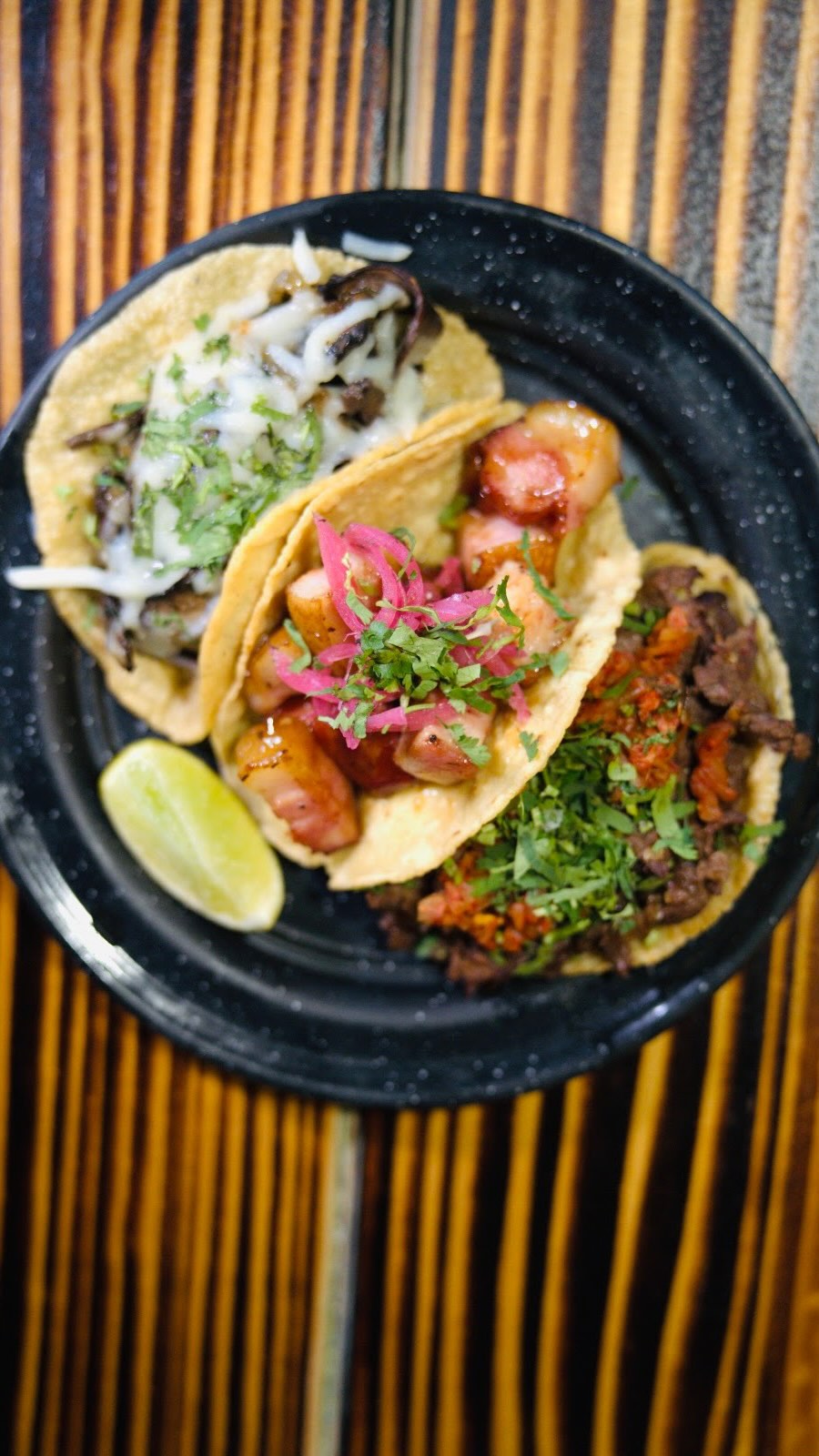 Money can’t buy happiness but you can buy some taquitos and that’s more than happiness 🤤
#tacolovers❤️ #rojogusano #chicagoeats #ravenswood #mexicancuisine