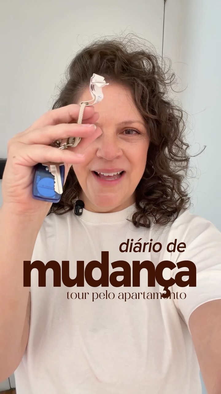 Já está deixando de ser diário de mudança para um diário de reforma…
Um tour pelo meu próximo lar, apresentando para vcs o apartamento que alugamos.