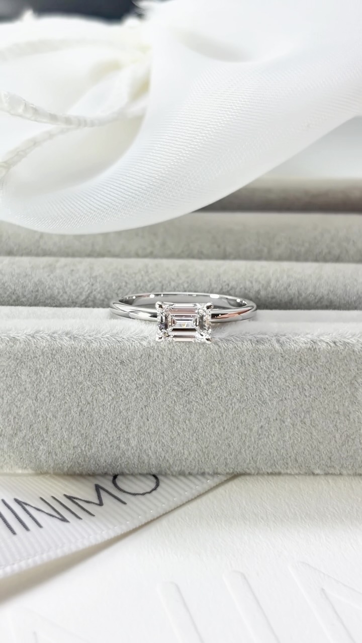ขอบคุณคุณ Jan ที่ให้เราดูแลแหวนให้นะครับ East West Emerald Cut Solitaire Ring • GIA 0.90ct. D Color VS1 EX/EX NONE • 18K White Gold ✨💍
.
Budget : 9x,xxx THB +/-
.
ลูกค้าที่สนใจแวะมาชมสินค้า รบกวนนัดหมายล่วงหน้าก่อนนิดนึงนะครับ ☺️
.
ตัวเรือนทองแท้ พร้อมเพชรแท้ธรรมชาติ ใบเซอร์ GIA
.
มีหน้าร้าน พร้อมบริการหลังการขายทุกเรื่อง ดูแลลูกค้ามาแล้วกว่าสามพันคู่ ชมรีวิวจากลูกค้าได้ที่ >> https://www.minimojewelry.com/testimonial
.
ดูแบบแหวนทั้งหมดได้ที่ —> https://www.minimojewelry.com/weddingringsdesign
.
** แถมฟรี เลเซอร์สลักชื่อ เลือก Font ที่ชอบได้
** พร้อมกล่องแหวนสวยๆสำหรับเข้าพิธี
.
💎 Inbox: m.me/minimo.jewelry
💎 Line: @minimo.jewelry (มี @)
💎 Web: http://minimojewelry.com
💎 Call: 092-456-9509
.
** เนื่องจากงานของทางร้านเป็นงานสั่งทำตามความต้องการของลูกค้า ราคาจึงอาจมีการปรับเปลี่ยนตามดีไซน์ สเปคเพชร ไซส์แหวน และราคาทอง/เพชร ในแต่ละช่วงเวลาครับ
.
#minimojewelry #แหวนคู่ #แหวนแต่งงาน #แหวนเพชร #แหวนหมั้น diamond diamondring แหวนเพชรแท้ เพชรGIA engagementring ทองแท้ เพชรแท้ weddingring เพชรแท้ราคาโรงงาน แหวนเพชรGIA weddingring แหวนชู แหวนหมั้น ring ใบเซอร์gia เพชรน้ำ100 งานแต่งงาน เซอร์ไพรส์ขอแต่งงาน ขอแต่งงาน ແຫວນແຕ່ງງານ ງານແຕ່ງດອງ ຮ້ານເພັດ ແຫວນແຕ່ງດອງ
