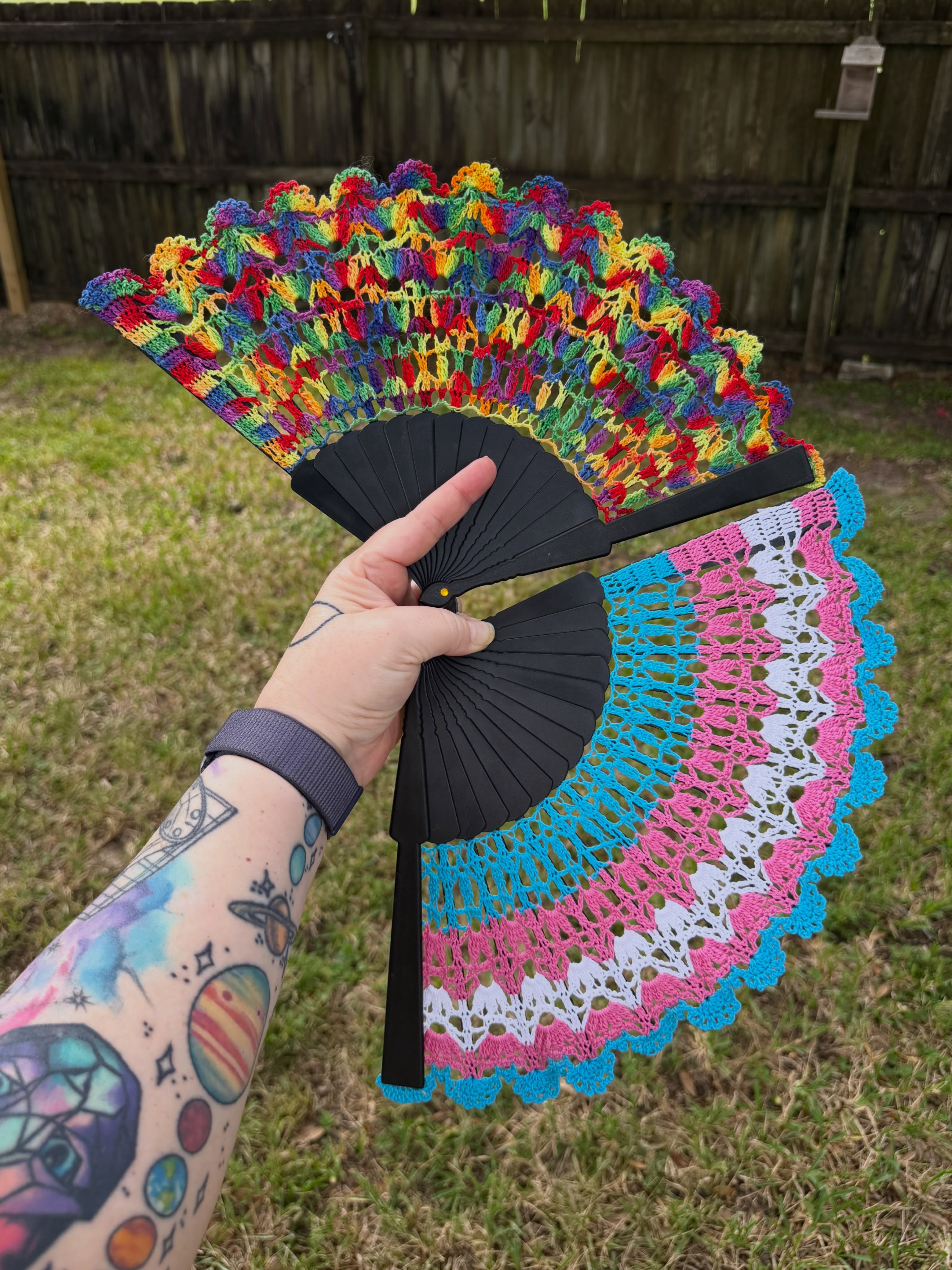 I'll be at the Rainbow Roots Festival @rainbowrootsfestival tomorrow in Lakeland, raffling off both of these fans (obvs made by me)! All proceeds benefiting Rose Dynasty Foundation @rosedynastyfoundation.
Thank you @zombambie.crochet for this pattern!