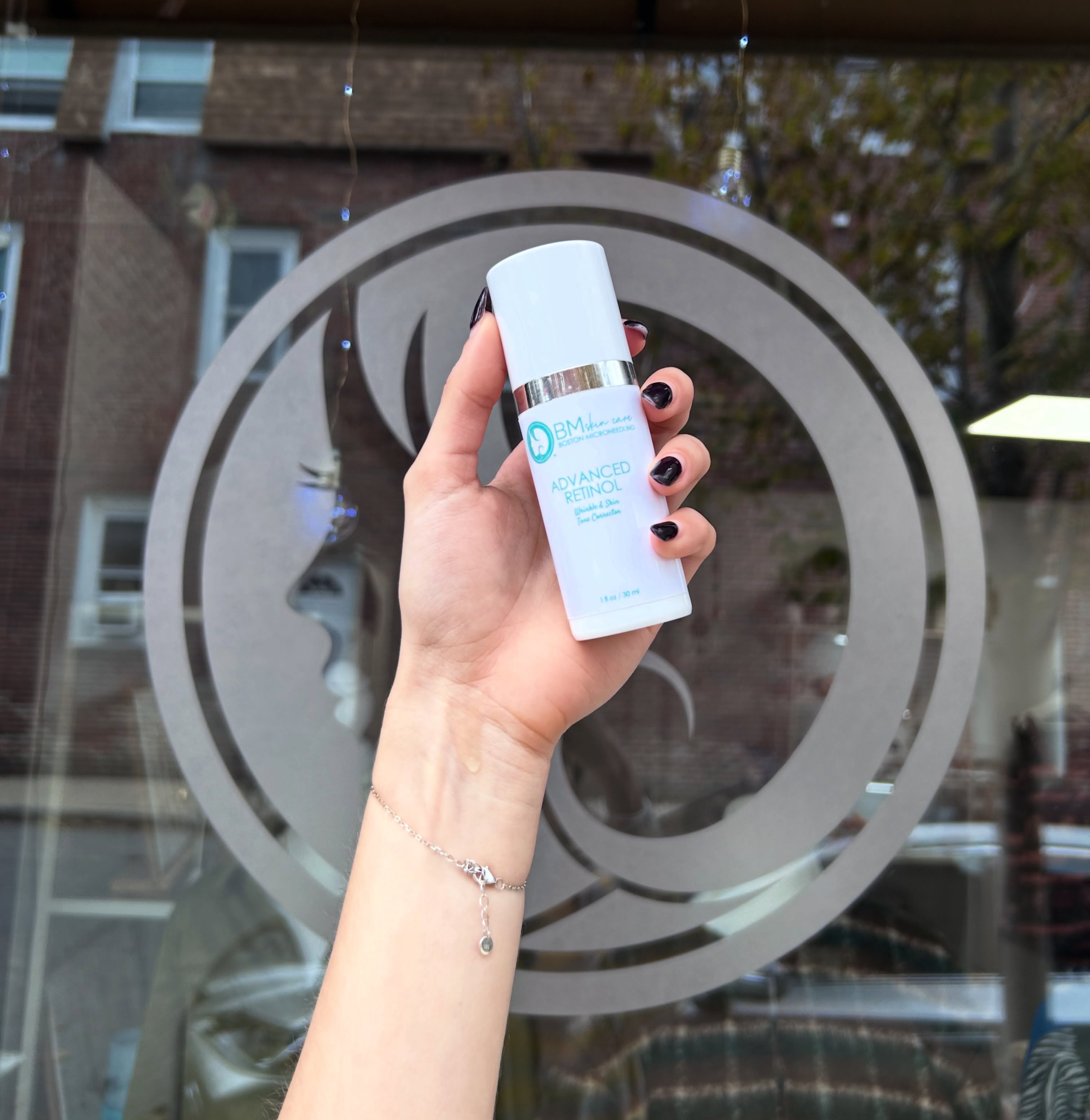 ✨ It’s the perfect time of year to introduce retinol into your skincare routine! ✨
Retinol can be a powerful addition to your routine—but don’t forget its best friend: hydrating serum 💧 Keeping your skin hydrated helps support a healthy, glowing complexion while you introduce this powerhouse ingredient.
Stop by BM Skincare Boutique and let us help you find the perfect products for your skin. Come in, try them out for yourself, and get ready to glow! ✨
#BMSkincare #BostonMicroneedling #Microneedling #RetinolSkincare #HydratedSkin