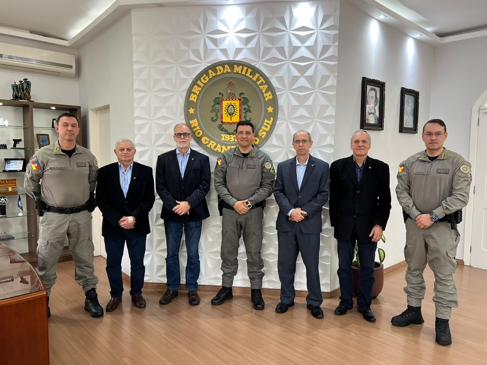 No dia 29 de setembro, foi realizada uma reunião com o Comandante-Geral da Brigada Militar do Rio Grande do Sul e com os oficiais designados para atuar como militares de ligação com a Cruzada dos Militares Espíritas (CME).
Representando a CME, estiveram presentes o Gen Bda José Fernando Iasbech, Cruzado-Presidente, acompanhado do Cel Luiz Claudio Azambuja, Diretor de Tecnologia da Informação da CME.
A viagem teve como principais objetivos divulgar as atividades da CME entre os militares do Exército Brasileiro e das Forças Auxiliares, bem como dar continuidade às ações voltadas à reativação dos Núcleos da instituição.
#cruzadadosmilitaresespíritas #espiritismobr #espiritismo #exercito #forçasarmadas