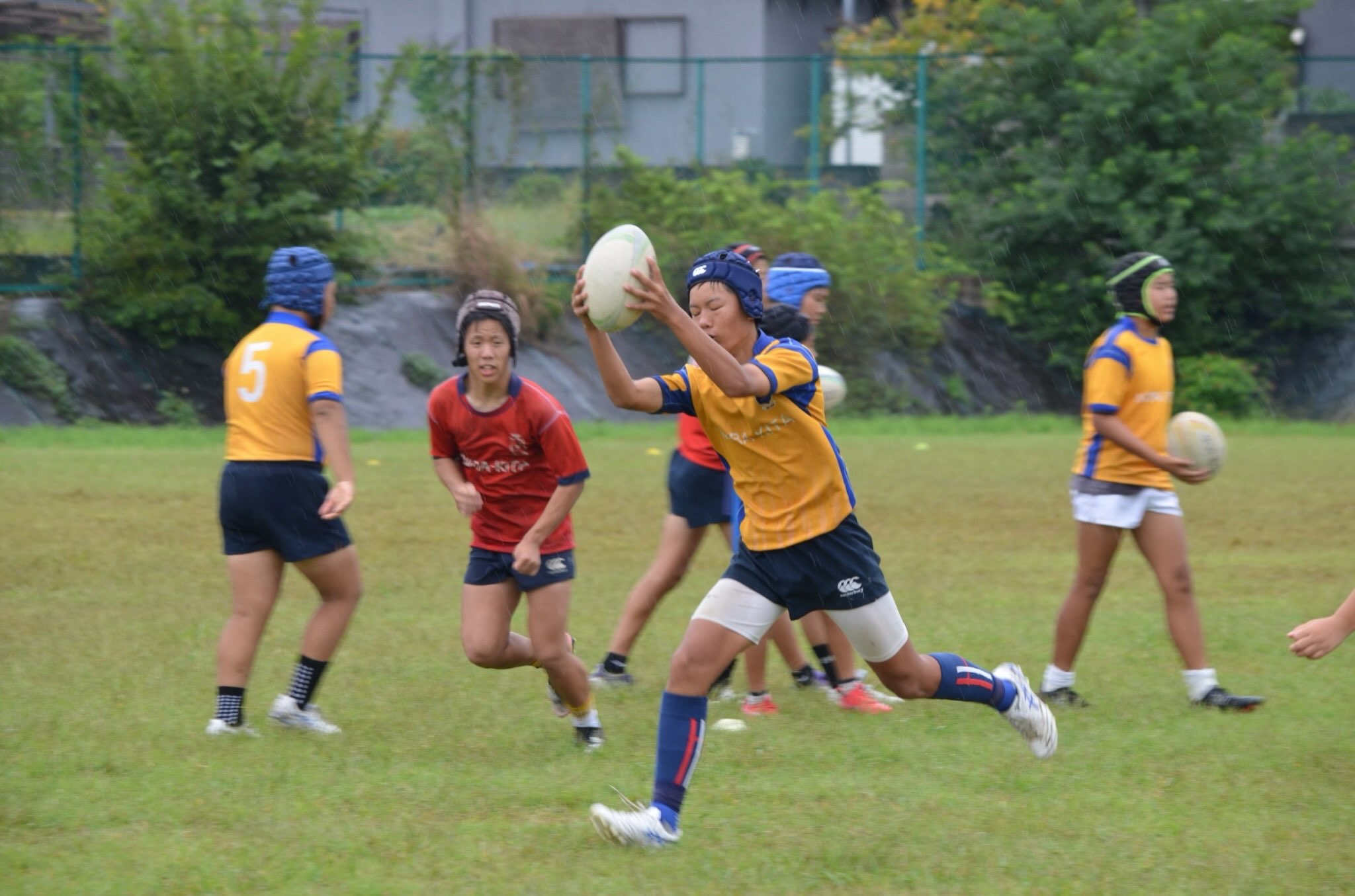 🏉 今週の奈良北ラグビー 🏉
秋のラグビーシーズン本番!
今週もグラウンドで熱く走ります🔥
📝 先週の活動 📝
🏉 9/30(水) 西部公民館
🏉 10/3(土) 関文みささぎフィールド
🏉 10/4(日) 関文みささぎフィールド
先週も元気いっぱいに練習しました💪
今週もみんなで楽しく成長していきます✨
📅 今週の予定 📅
◼️ 奈良北ジュニアラグビークラブ
🏉 10/7(水) 18:30〜20:30|西部公民館
🏉 10/10(土) 13:00〜16:00|関文みささぎフィールド
🏉 10/12(月) 9:00〜12:00|関文みささぎフィールド
🏆 公式戦 JLC(U13〜U15)
10/11(日) 15:00〜18:00|三菱自動車工業人工芝G
応援よろしくお願いします📣
◼️ 奈良北ラグビークラブ Blue Winds(小5〜高校生女子)
🏉 10/7(水) 18:30〜20:30|西部公民館
🏉 10/10(土) 14:00〜17:00|京都工学院高校G
🏉 10/11(日) 13:00〜16:00|関文みささぎフィールド
🏉 10/12(月) 13:00〜16:00|関文みささぎフィールド
✨ 体験練習・ご入会はいつでも受付中! ✨
「ラグビーってどんな感じ?」
そんな興味だけでも大歓迎です😊
⚫︎ 奈良北JRC → 中1〜中3の男子
⚫︎ Blue Winds → 小5・小6・中学生・高校生の女子
📩 narakita.jrc@gmail.com
お気軽にお問い合わせください!
〜🏉 グラウンドで会いましょう 🏉〜
#奈良北ラグビー #奈良北JRC #BlueWinds #ジュニアラグビー #女子ラグビー ラグビー 奈良 奈良スポーツ ラグビー体験 部員募集 ノーサイド
