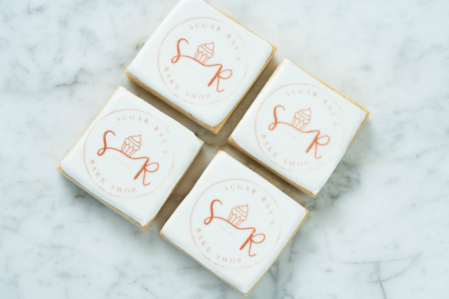 Add a thoughtful touch to your next gathering or celebration with our frosted sugar cookies, crafted with care to delight your guests, customers, or team. We look forward to making your experience special.
#SugarRaysBakeShop #LakesideOnPreston #Plano #PlanoBakery #Bakery #Desserts #sugarcookies #treatyourteam