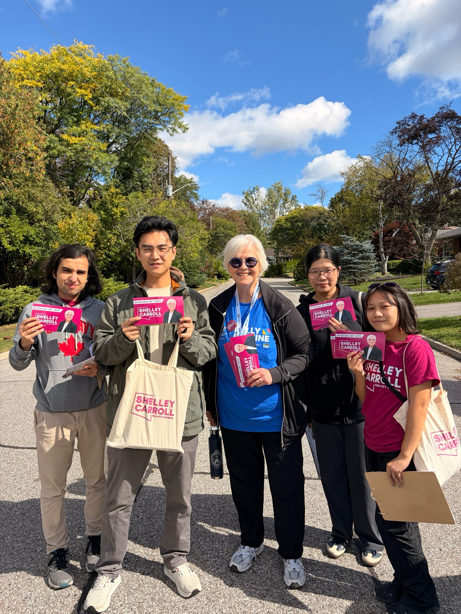 Hitting the doors in Bridlebrook Park with my team today, hearing directly about the importance of continuing our work on tackling safety and sensible community building.
October also marks the start of some of the best Halloween decor #DonValleyNorth has to offer, with bonus points to our local “Queen of Halloween”! 🎃🍂