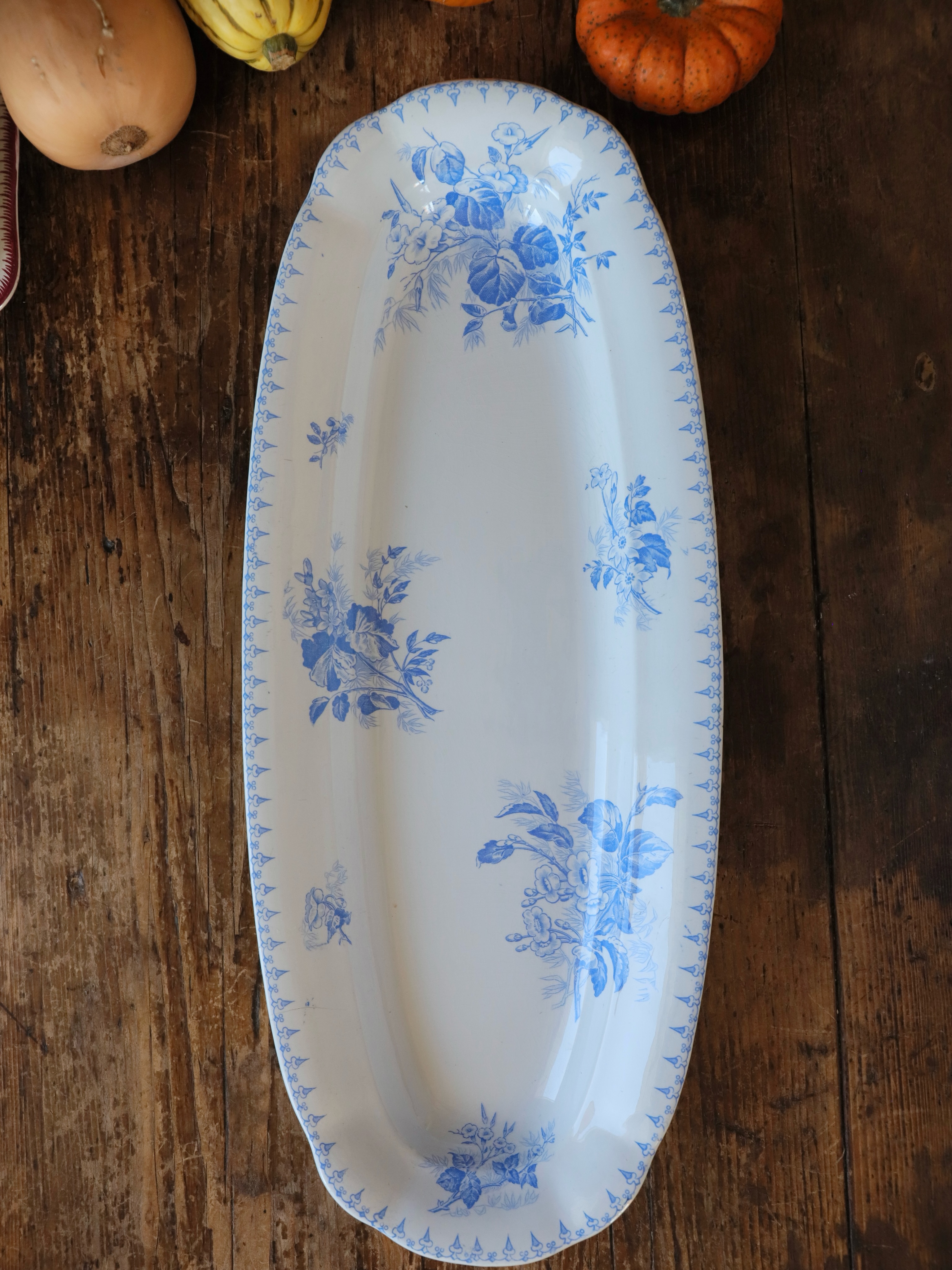 A beautiful ironstone dish just arrived in the novelty section ✨
Flore from Sarreguemines, 19th century.
♻️ Choose vintage tableware and be kind to the planet.
📱Follow my Instagram to make sure you’ll never miss a novelty.
#kitchenbrocante #instabrocante #brocanteenligne