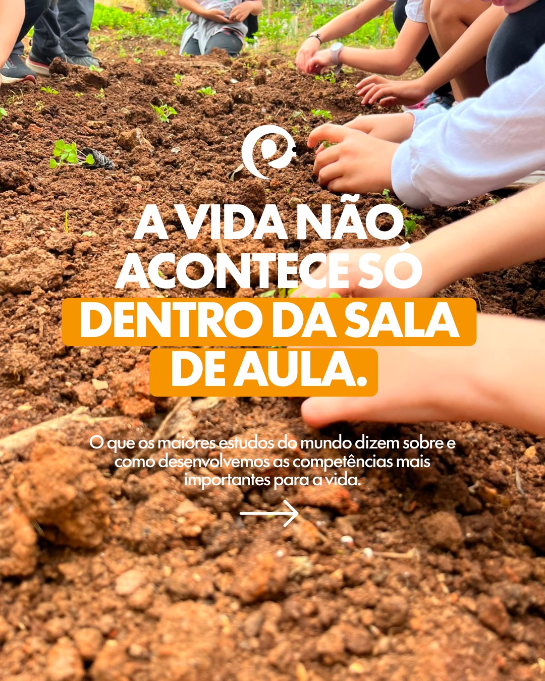 Como sua escola tem trabalhado as competências socioemocionais na prática? 🧠✨
A literatura educacional internacional (como o framework da CASEL) reforça cada vez mais: desenvolver autoconhecimento, empatia, colaboração e responsabilidade exige mais do que aulas expositivas. Exige experiência.
Quando tiramos os estudantes do espaço tradicional e os colocamos em vivências mão na massa, no contato com a natureza, com a cidade e com novos desafios, o aprendizado se fixa através da emoção e da prática.
Arraste para o lado para entender como a Eloin Educação fortalece cada uma dessas 5 competências fora da sala de aula.
💬 Qual dessas competências você considera mais desafiadora de trabalhar no dia a dia escolar? Comente aqui embaixo!
#EloinEducação #CompetênciasSocioemocionais #EducaçãoSocioemocional #CASEL #AprendizagemBaseadaEmExperiências #ForaDaSalaDeAula #GestãoEscolar #ArteEducação