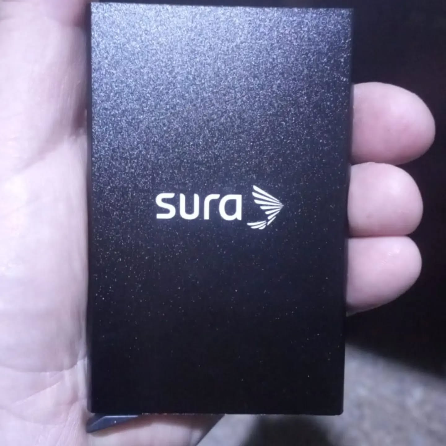 Tarjetero sura grabado laser . Cyr