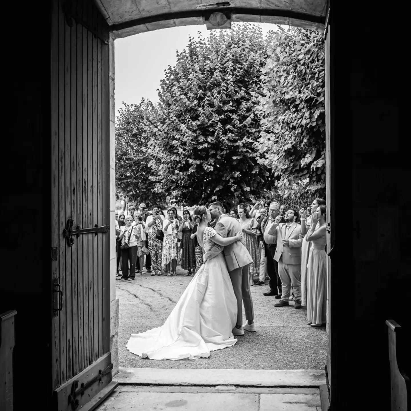 Retour en images sur le très joli mariage de M&C en camaïeu de parme et violet 💜
Connaissez-vous ce lieu de réception absolument charmant ?
Pour un mariage en petit comité à la campagne, il est l'endroit idéal.
Merci à nos mariés pour la confiance qu'ils nous ont accordé, c'était un plaisir de travailler avec vous 🥰
🏠 Le Clos des Montonneaux
📷 @titouanrimbaultphotographe
🍽️ @g.quillin_traiteur
Et vous, c'est pour bientôt ?
Prenez rendez-vous et parlons de votre projet
#bouquetdemariee #mariage #fleuristemariage #igersauxerre
